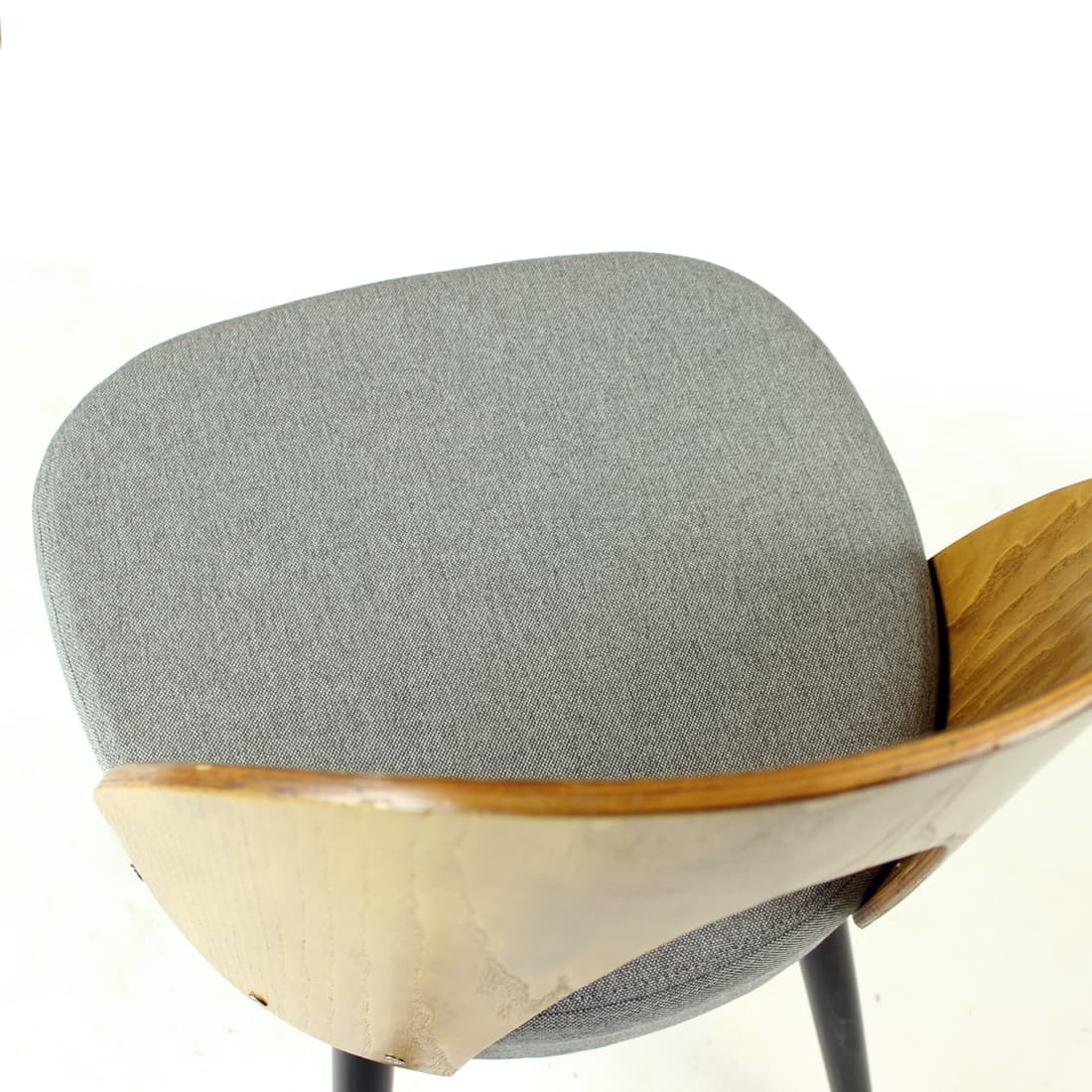 Zestaw czterech krzeseł Tatra, dąb miodowy, tkanina szara, proj. A. Suman, Tatra Nabytok, Czechy, lata 60. - 230898