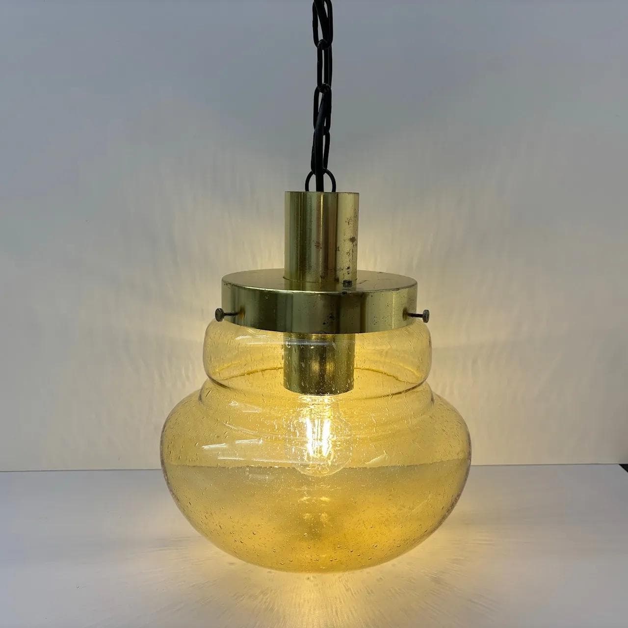 Lampa wisząca, szkło miodowe, metal złoty, AKA Electric, Niemcy, lata 70. - 17708