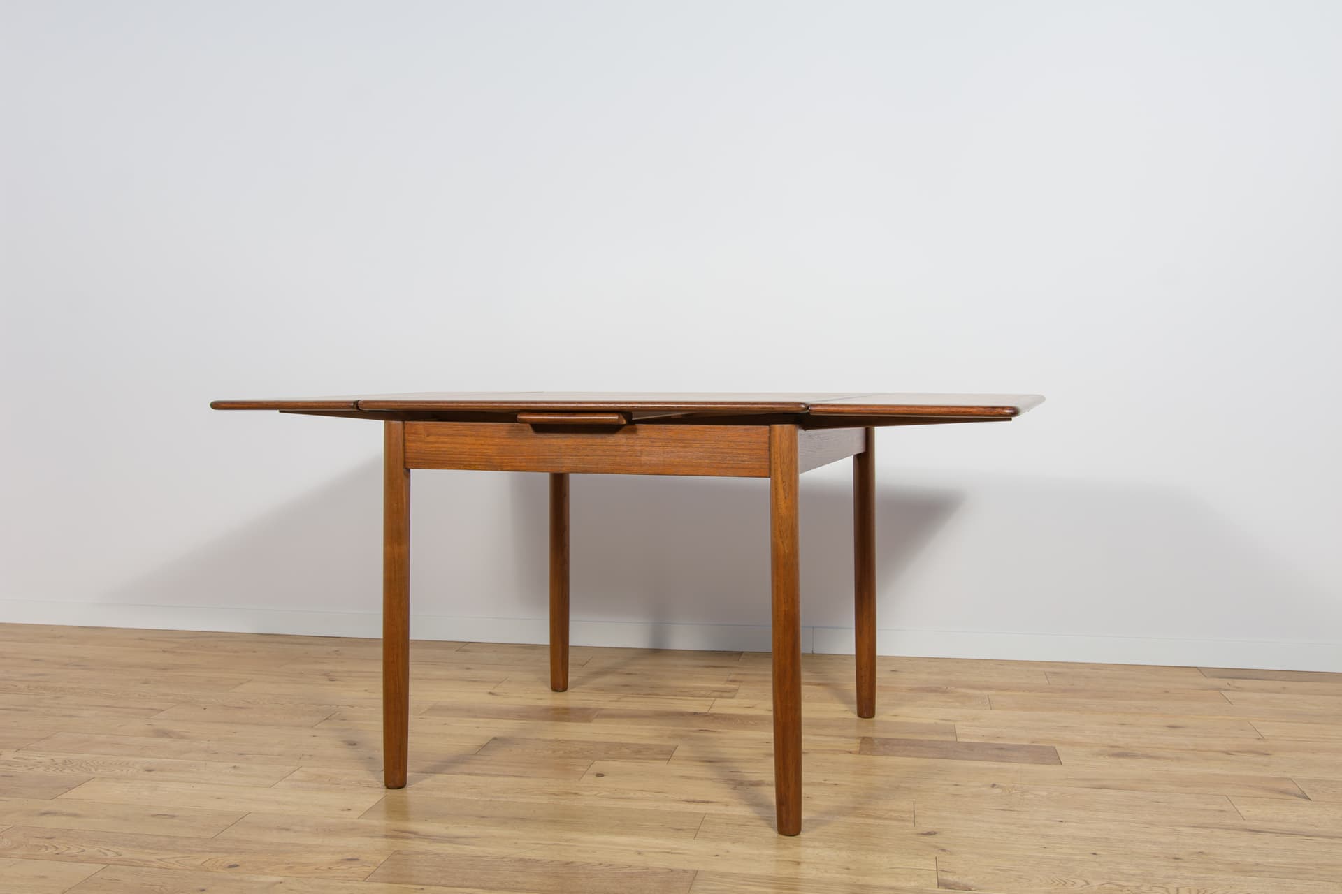 Stół rozkładany, teak brązowy, Dania, lata 60. - 231898