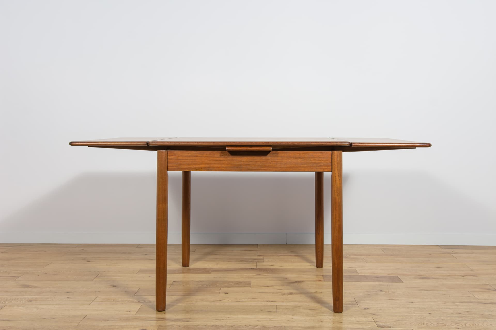 Stół rozkładany, teak brązowy, Dania, lata 60. - 231896