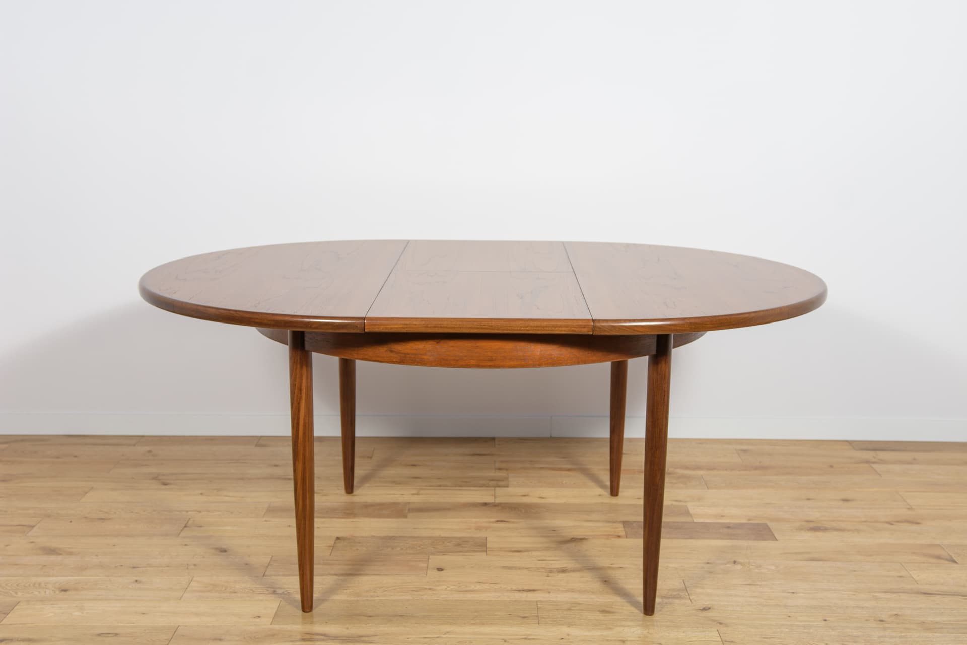 Stół okrągły rozkładany, teak brązowy, G-Plan, Wielka Brytania, lata 60. - 231935