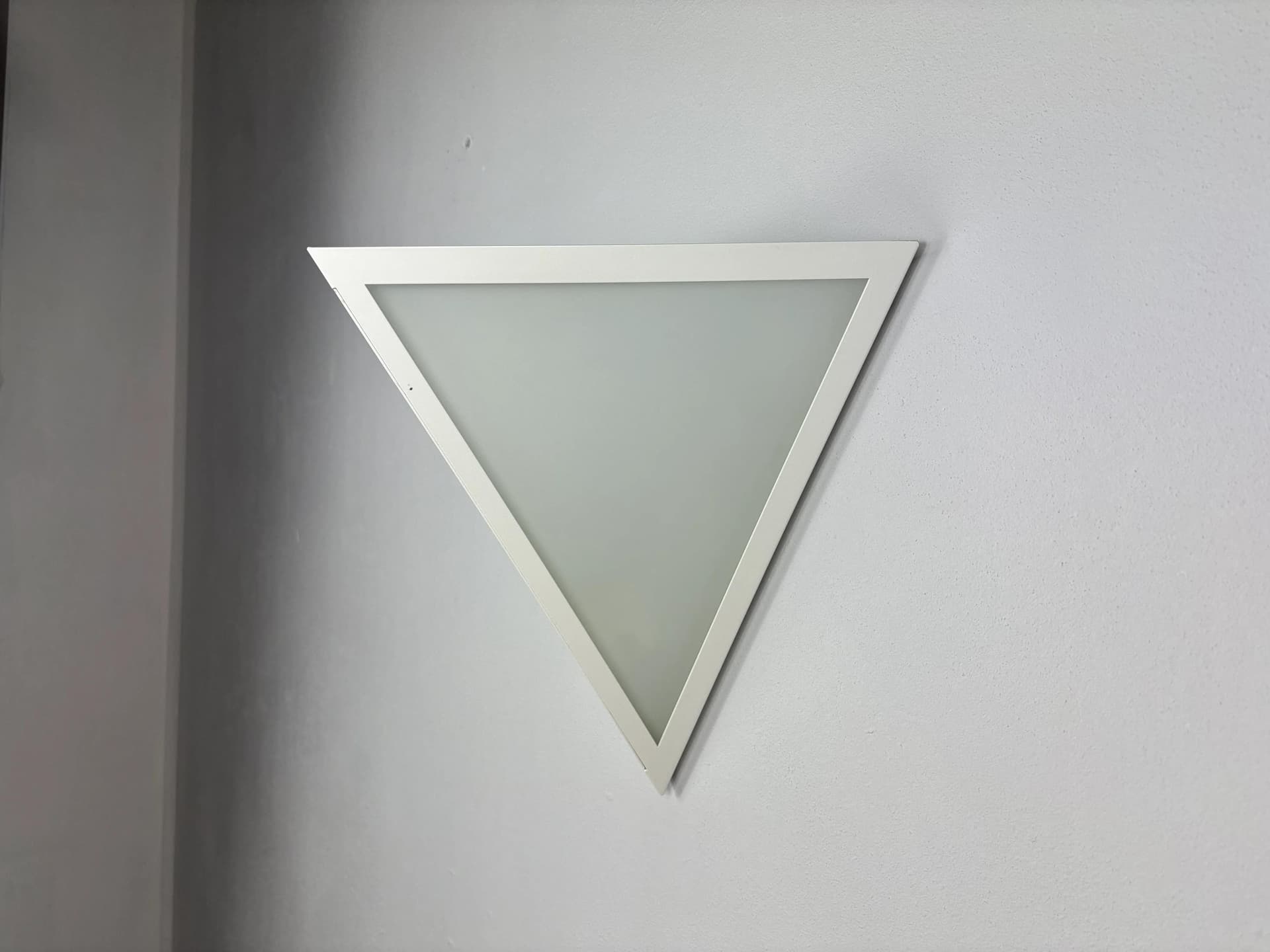 Kinkiet, biały, metal, szkło, Glashütte Limburg, Niemcy, lata 80. - 17678