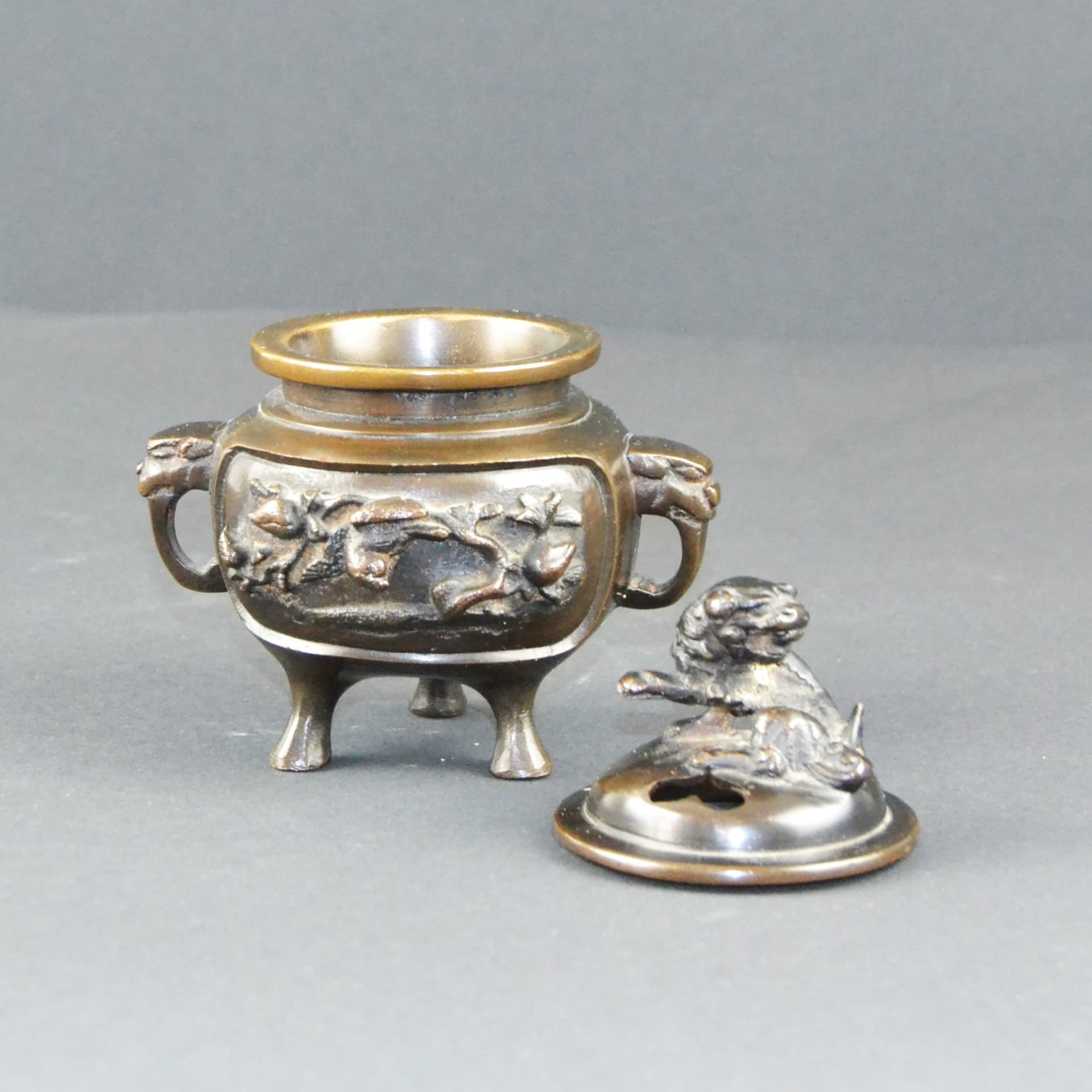 Kadzielnica orientalna, brąz ciemny, Chiny, lata 20. - 79356