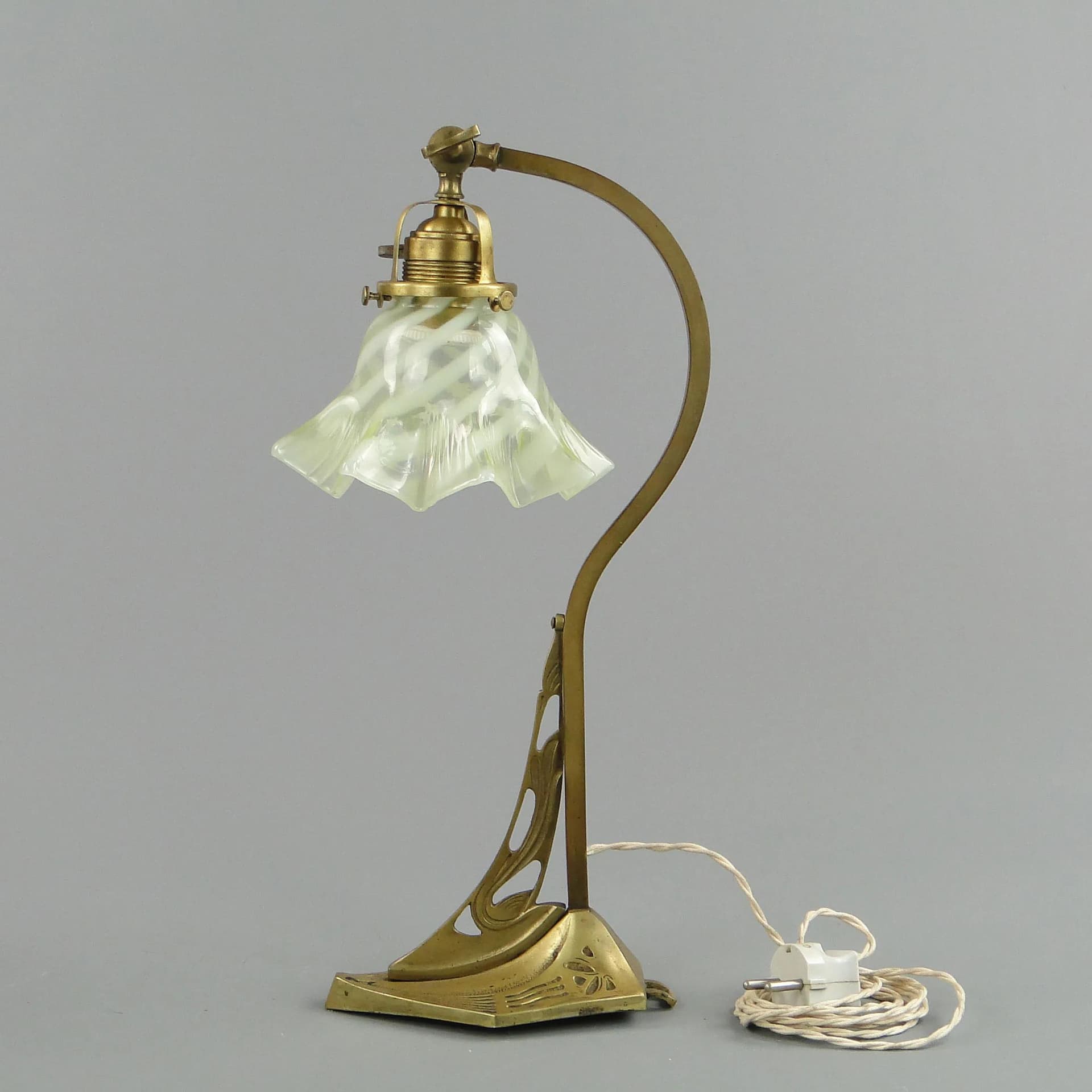 Kinkiet secesyjny, szkło uranowe żółty, mosiądz, Polska, początek XX w. - 17078