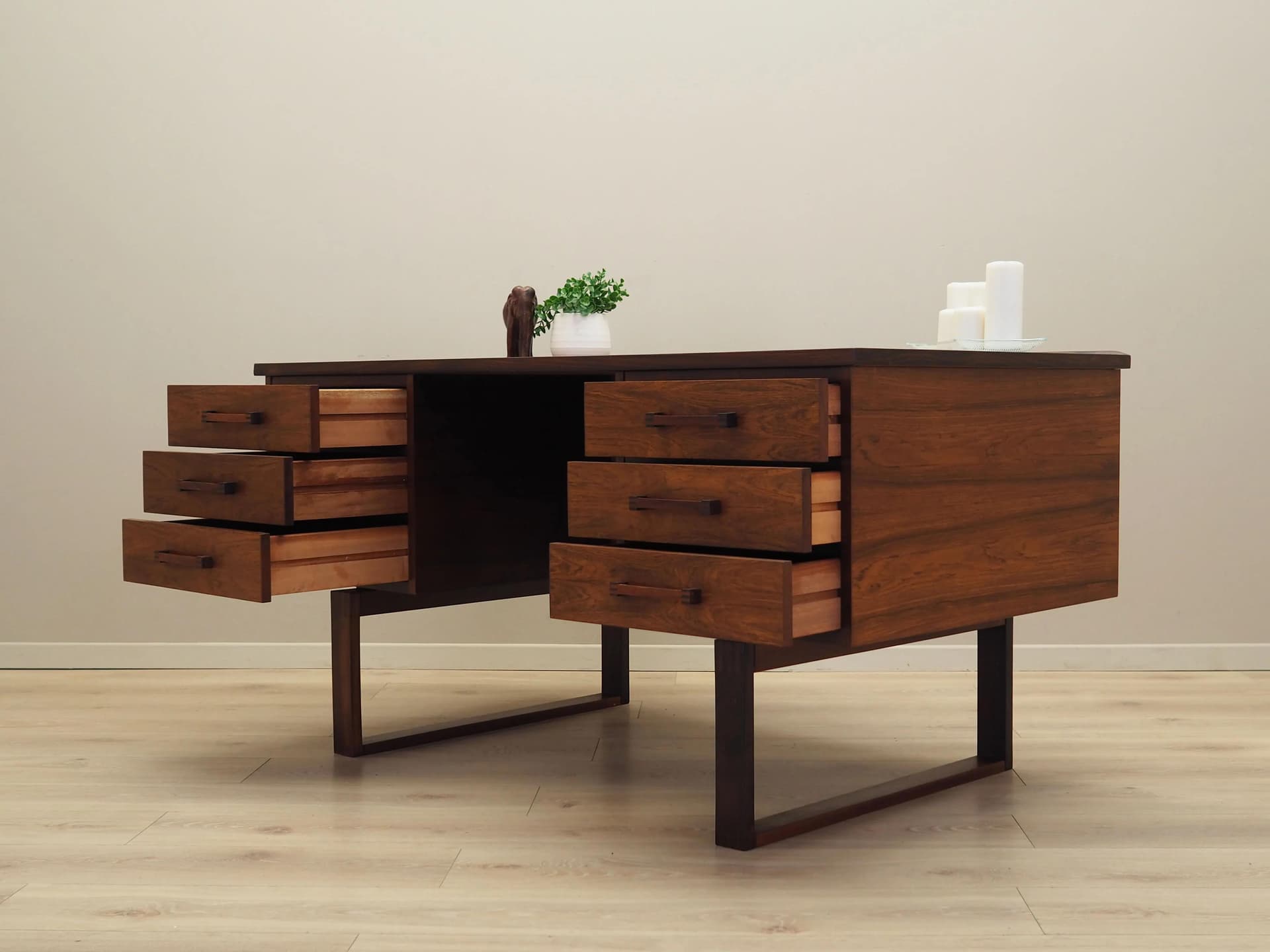 Desk, brown rosewood, by T. Valeur & H. Jensen, Dyrlund, Denmark, 1960s. - 17313