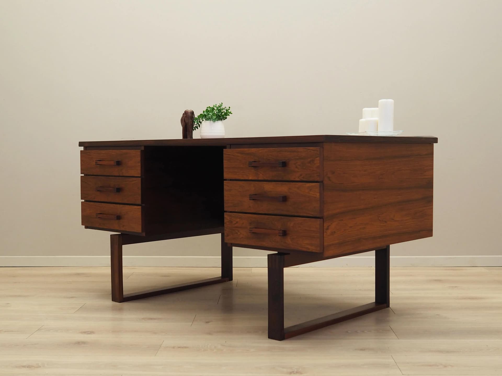 Desk, brown rosewood, by T. Valeur & H. Jensen, Dyrlund, Denmark, 1960s. - 17312