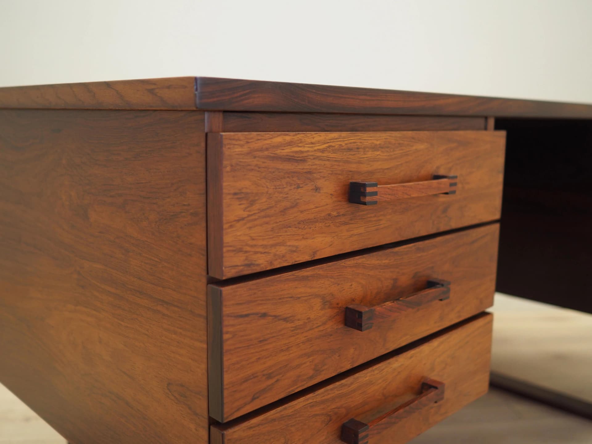 Desk, brown rosewood, by T. Valeur & H. Jensen, Dyrlund, Denmark, 1960s. - 17316