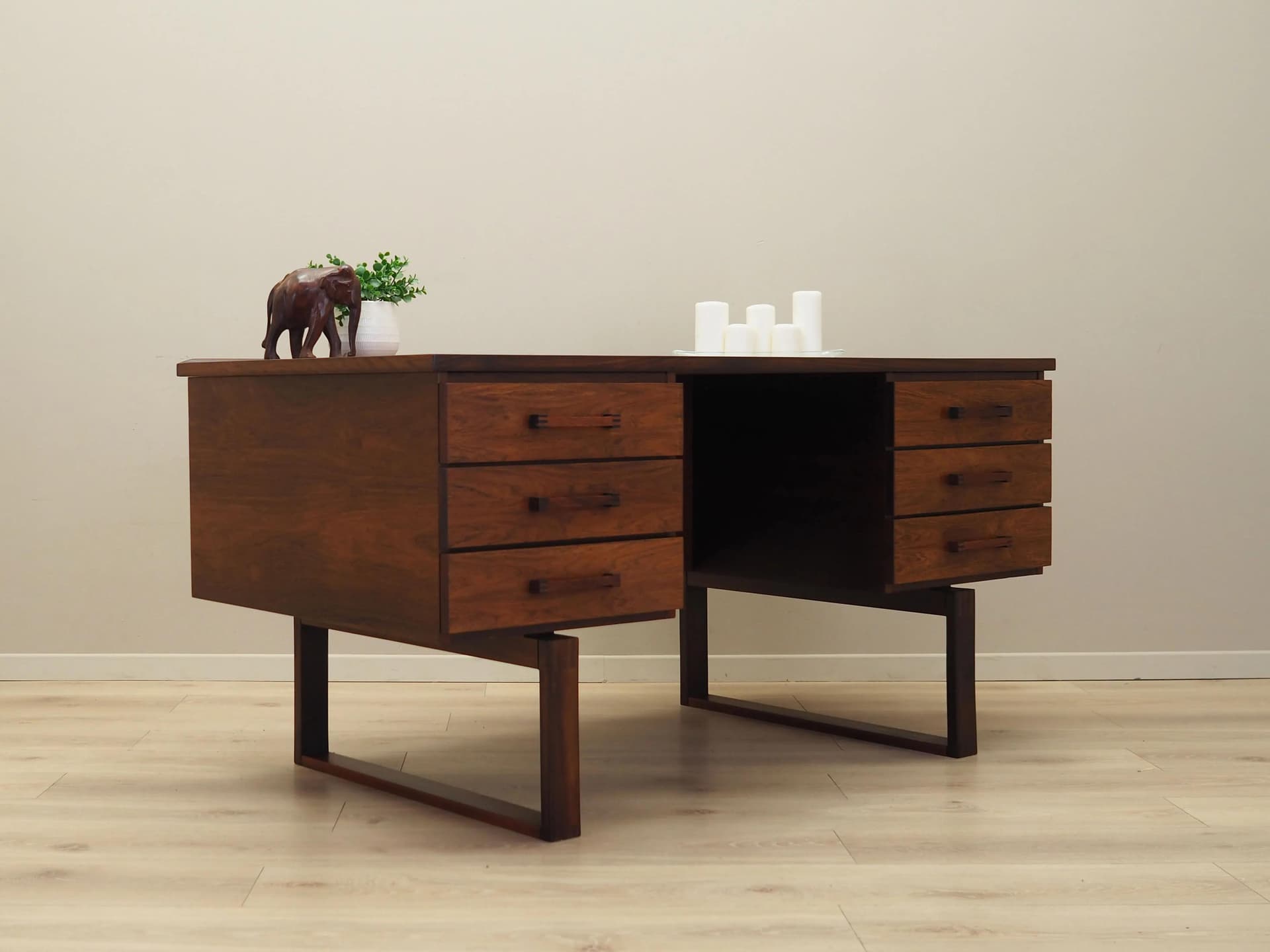 Desk, brown rosewood, by T. Valeur & H. Jensen, Dyrlund, Denmark, 1960s. - 17314