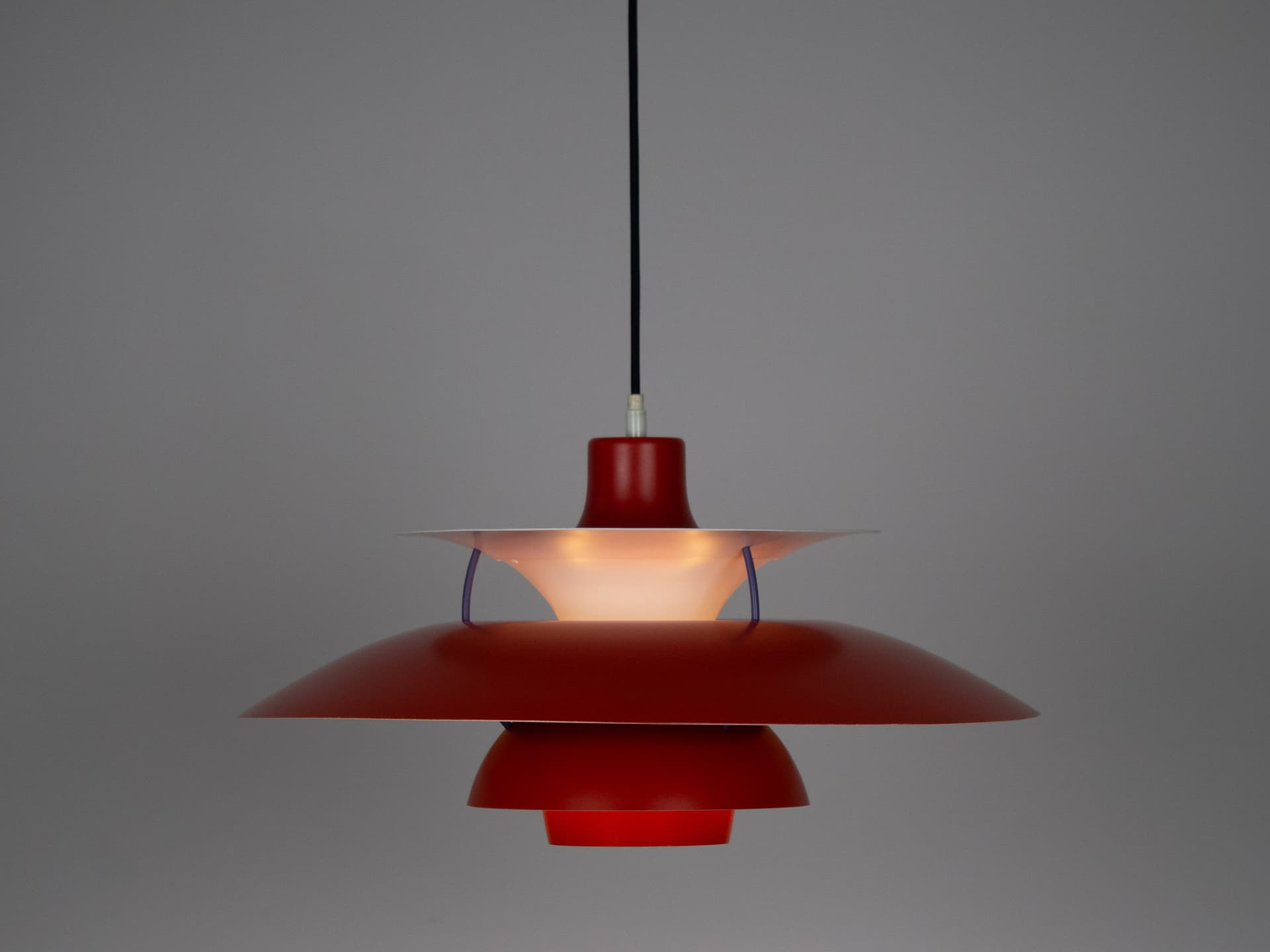 Lampa wisząca PH 5, aluminium czerwony, proj. P. Henningsen, Louis Poulsen, Dania, lata 60. - 239910
