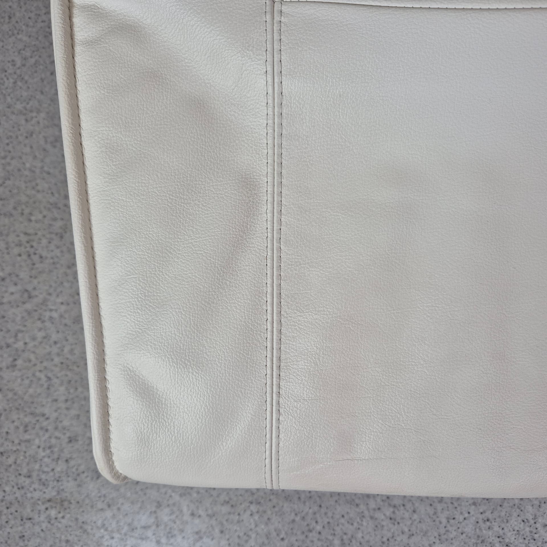 Fotel relaksacyjny, skóra biała, metal szary, Dania, lata 90. - 240007