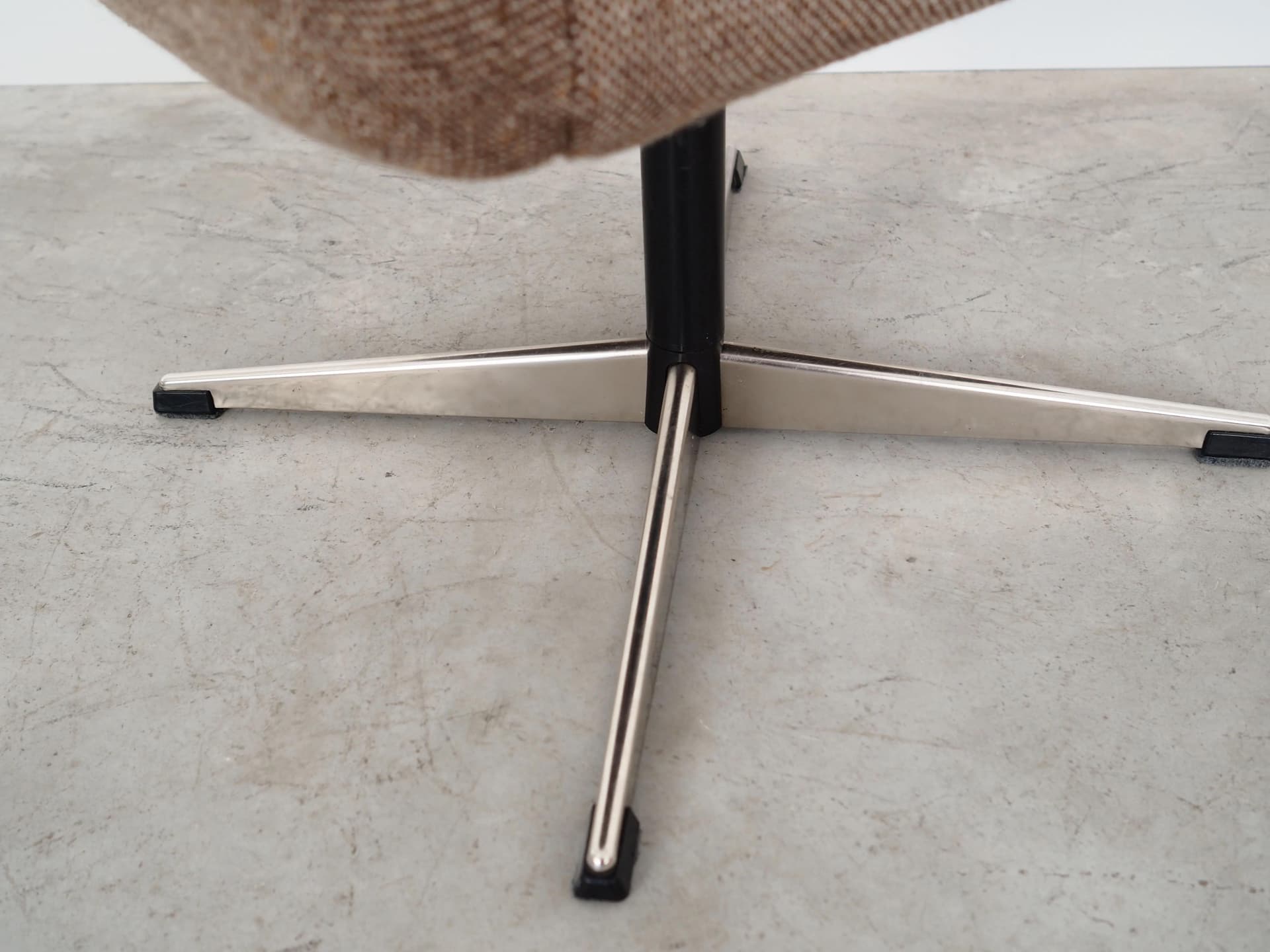 Fotel, brązowy, tkanina, metal, Dania, lata 70. - 17249