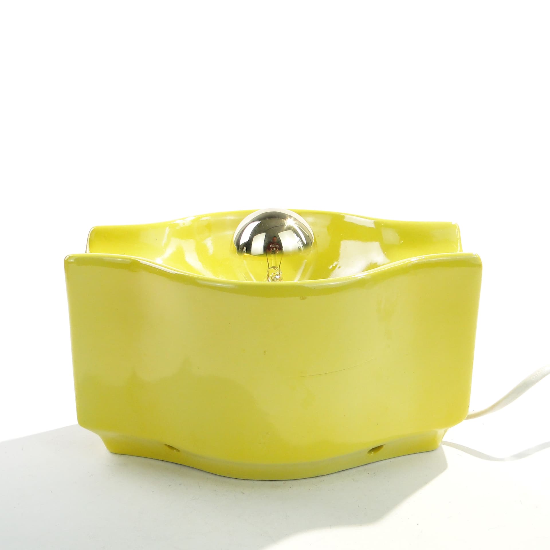 Kinkiet, ceramika żółta, proj. A. Sadulski, Polska, lata 70. - 1761