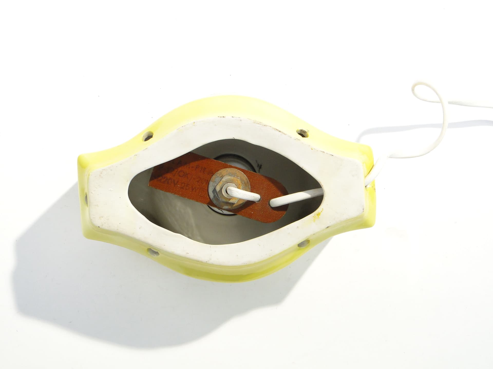 Kinkiet, ceramika żółta, proj. A. Sadulski, Polska, lata 70. - 1764