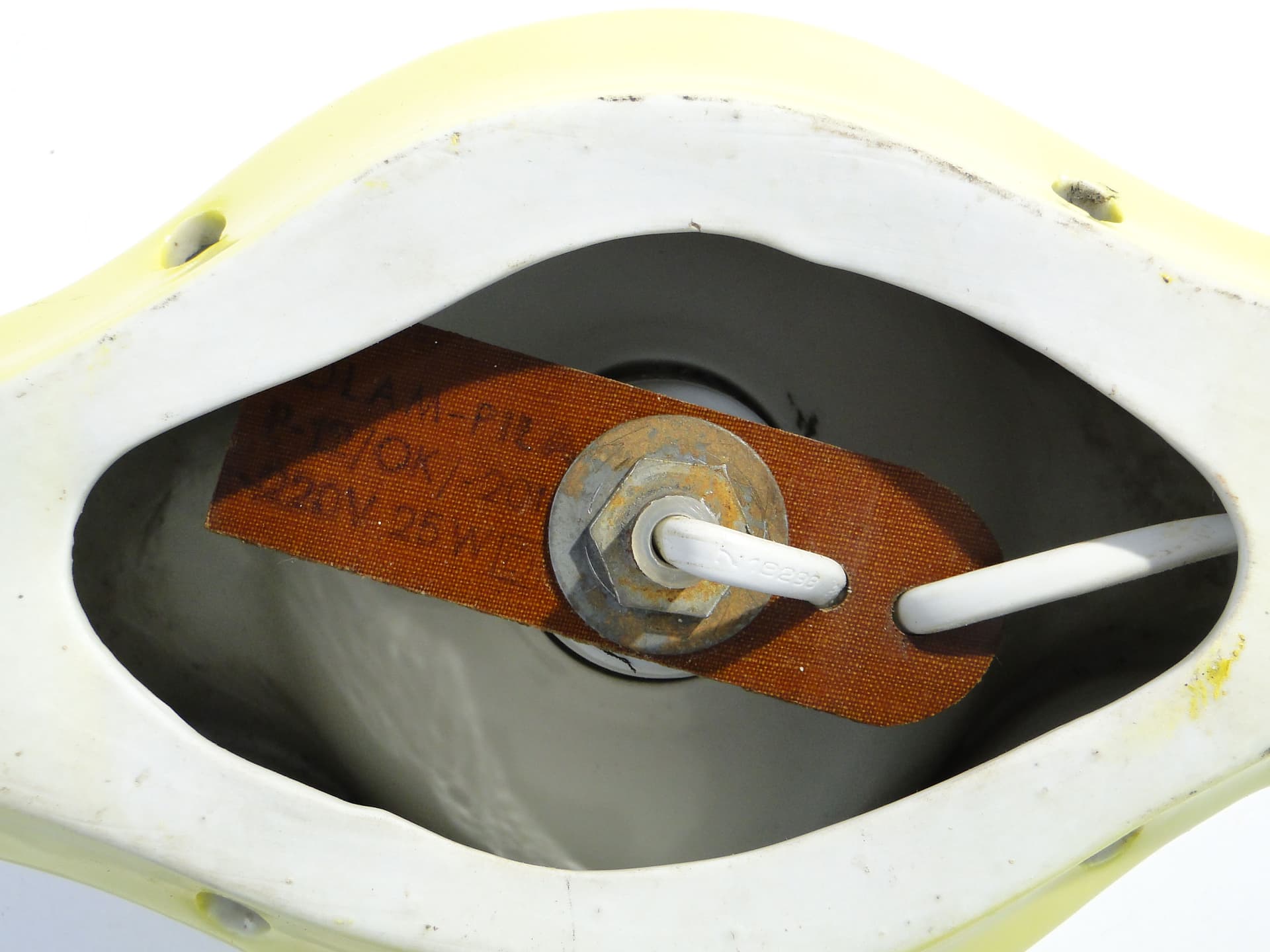 Kinkiet, ceramika żółta, proj. A. Sadulski, Polska, lata 70. - 1765