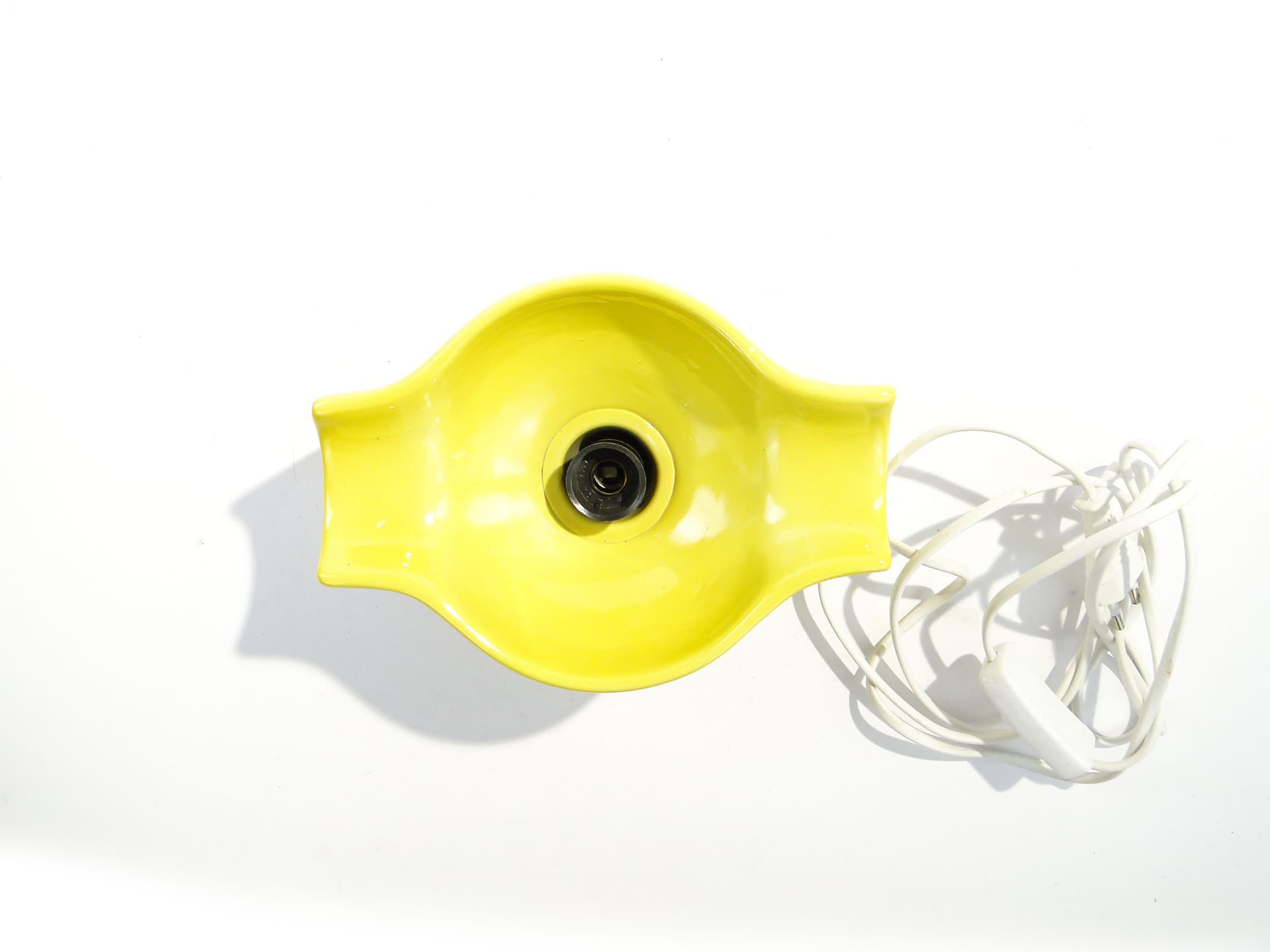 Kinkiet, ceramika żółta, proj. A. Sadulski, Polska, lata 70. - 1759