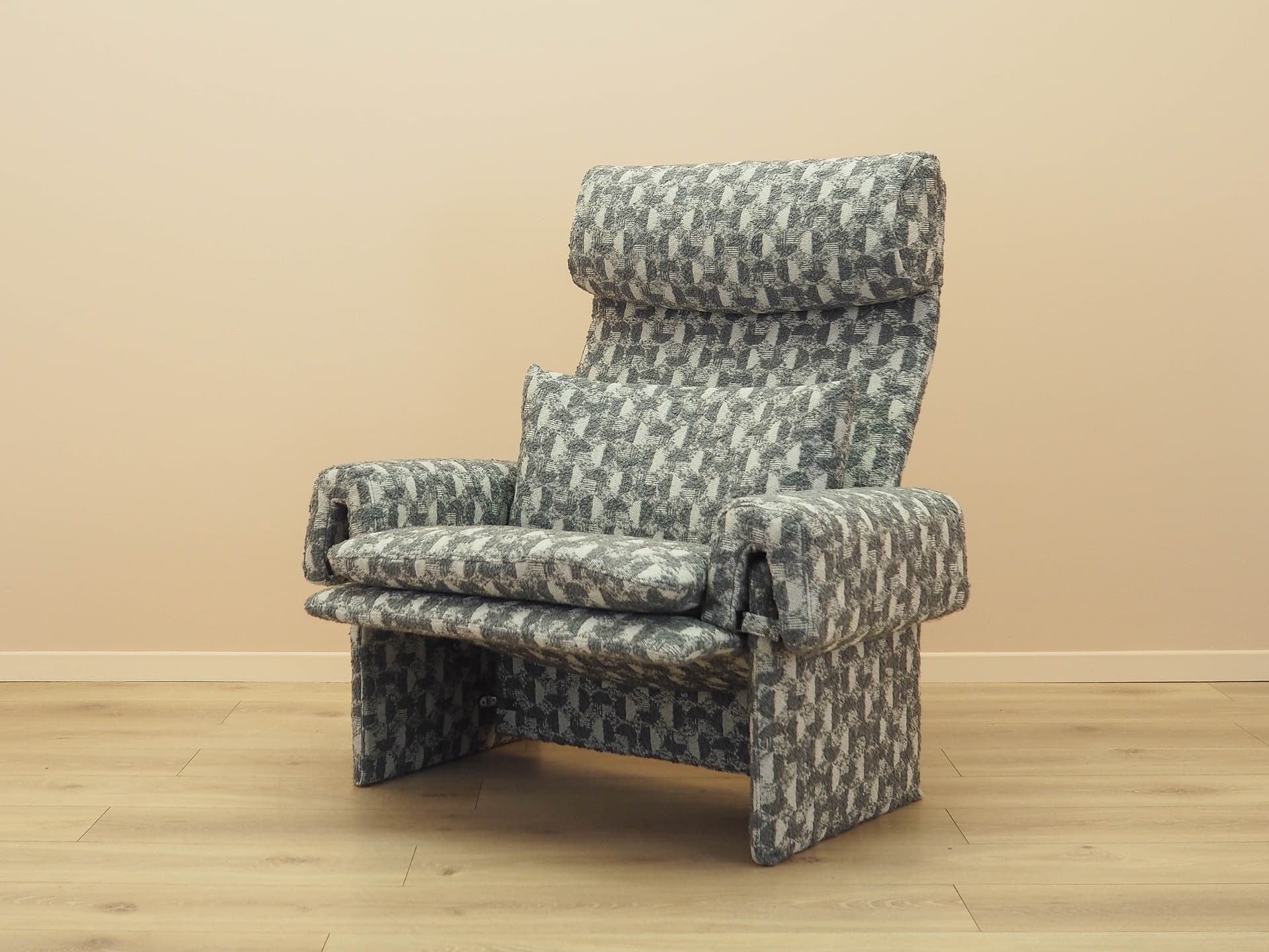 Lounge armchair, grey fabric, by G. Offredi, Saporiti, Italy, 1970s. - 240510