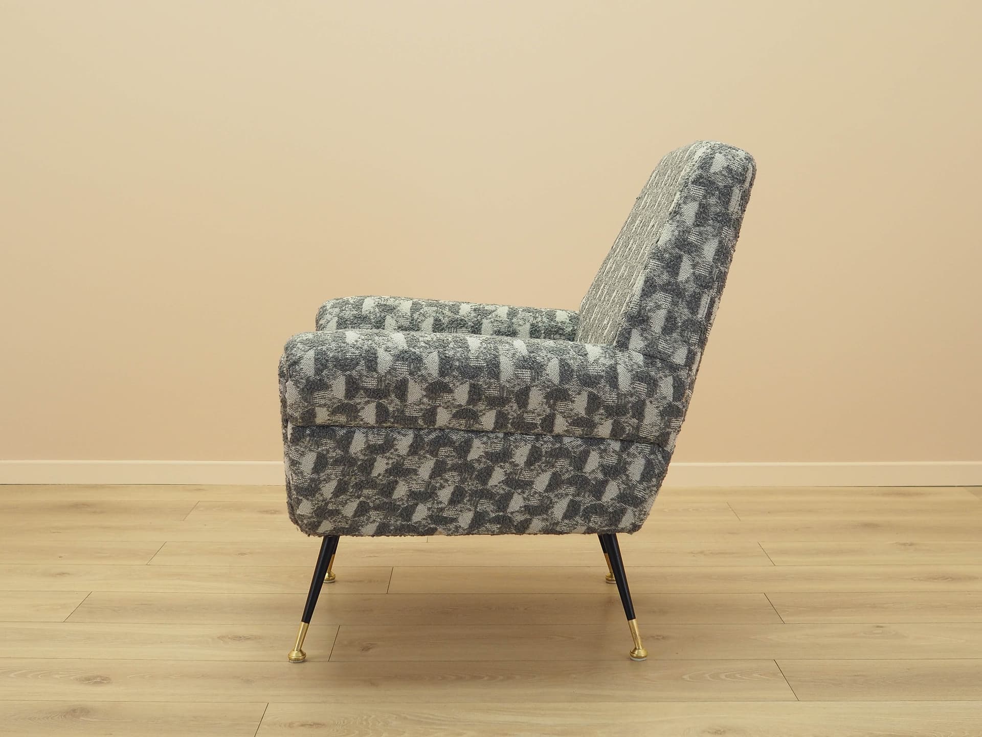 Lounge armchair, grey fabric, metal, Italy, 1970s. - 240621