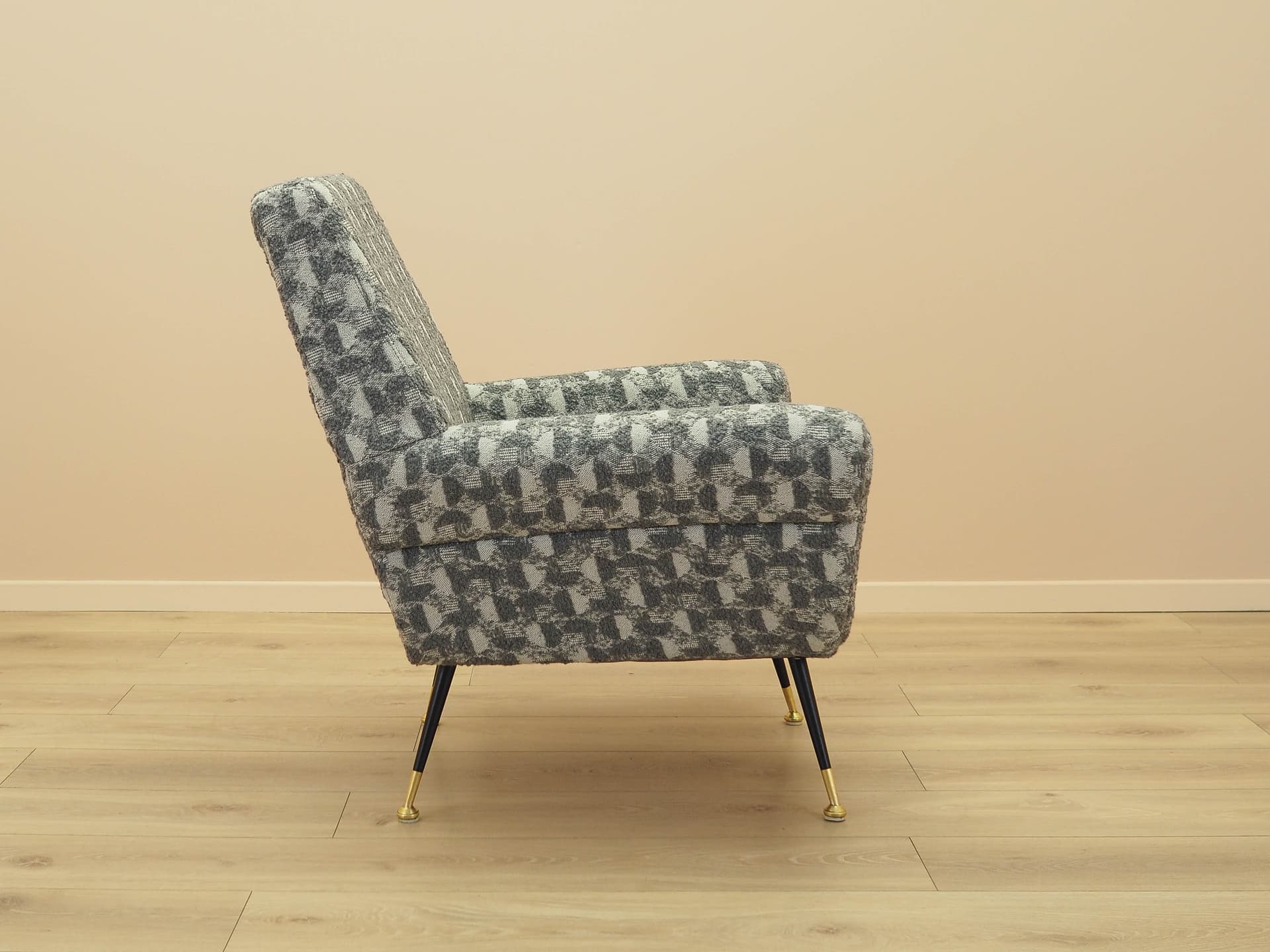 Lounge armchair, grey fabric, metal, Italy, 1970s. - 240625