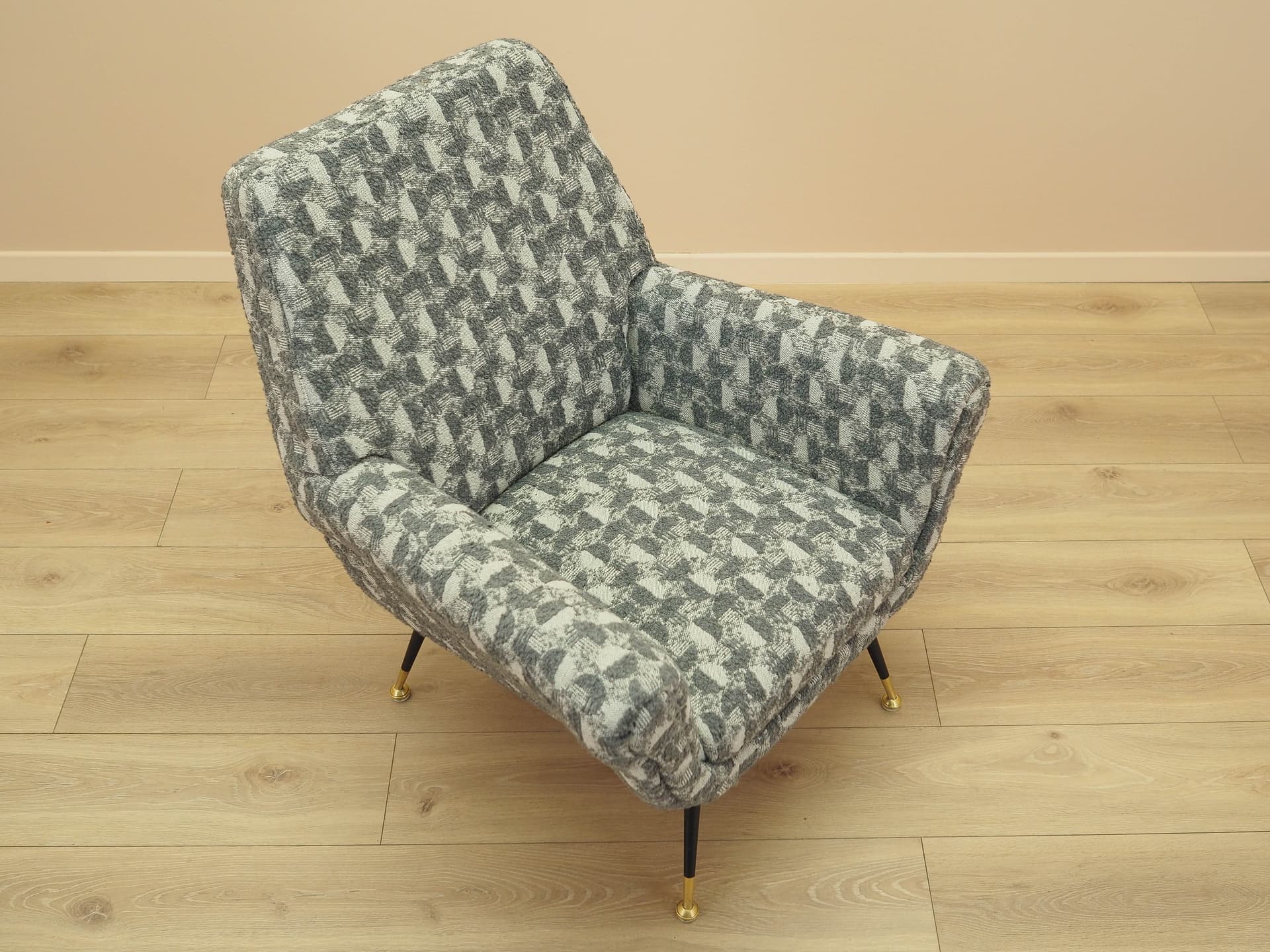Lounge armchair, grey fabric, metal, Italy, 1970s. - 240626