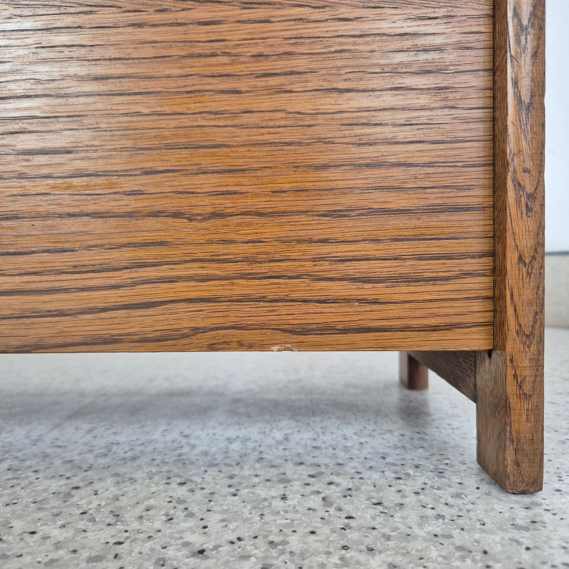 Gazetnik, dąb brązowy, Niemcy, lata 60. - 241043