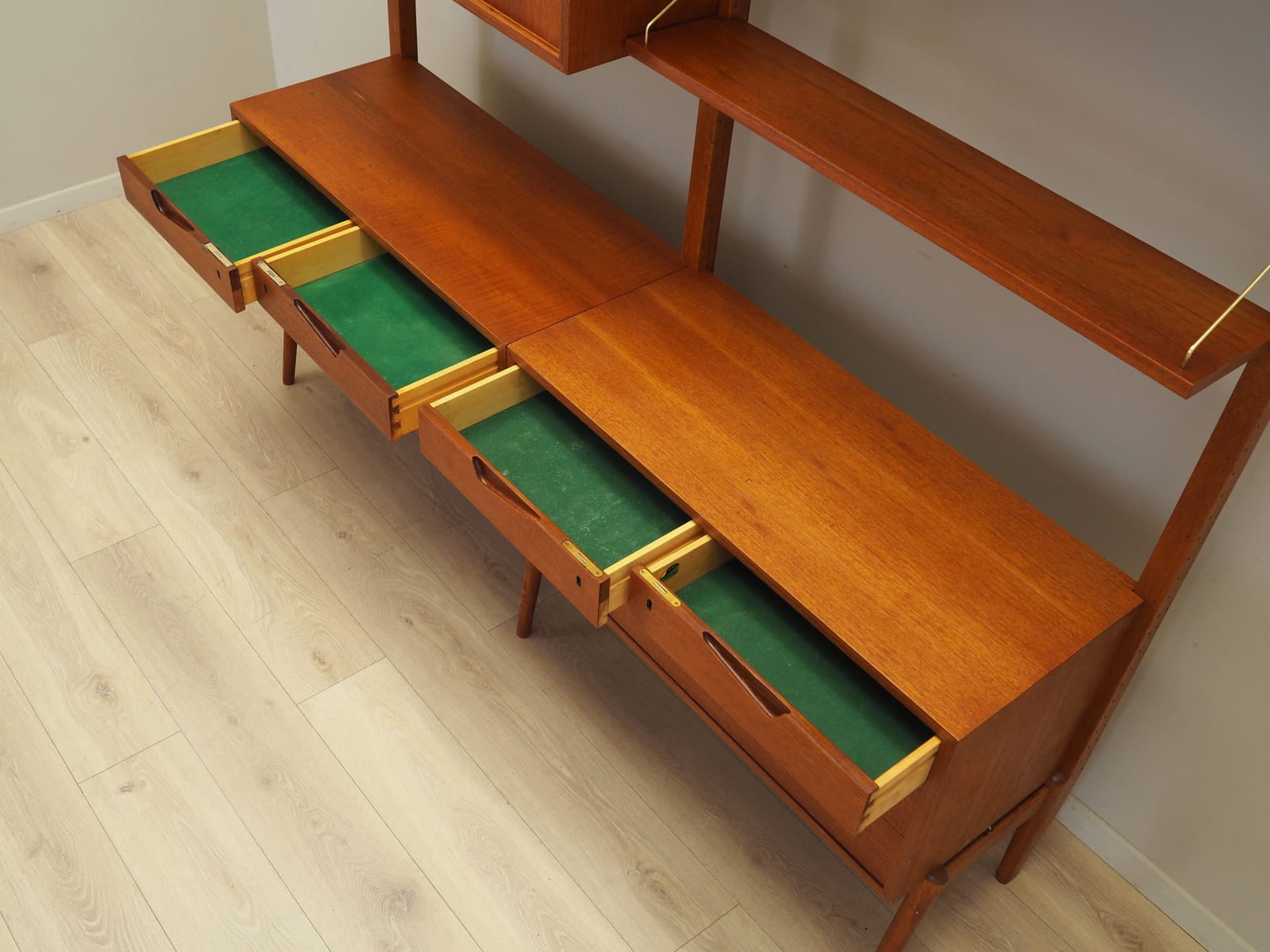 Regał systemowy Rival, teak brązowy, proj. K. Riise, Brødrene Jåtog, Norwegia, lata 60. - 77131