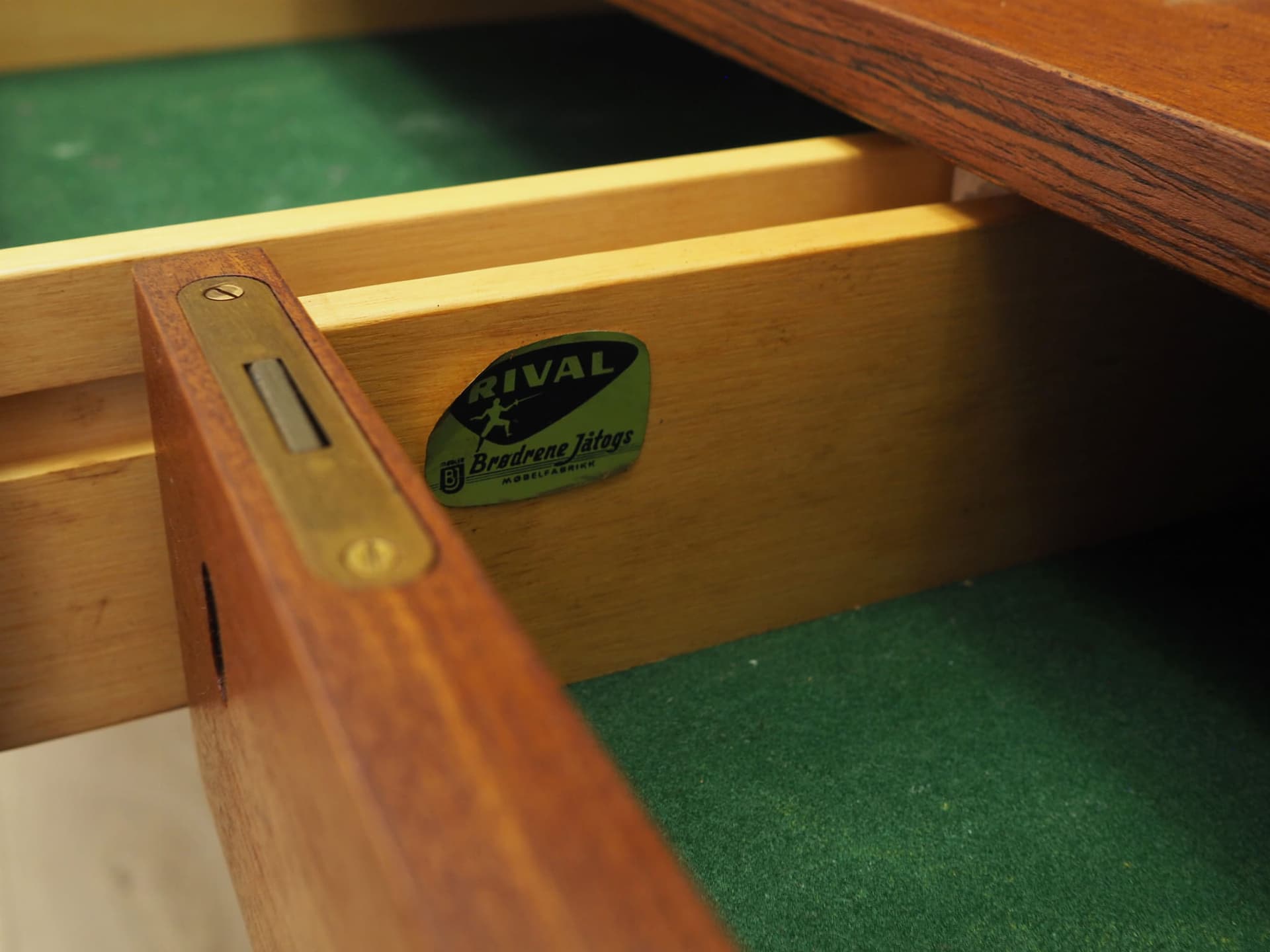 Regał systemowy Rival, teak brązowy, proj. K. Riise, Brødrene Jåtog, Norwegia, lata 60. - 77132