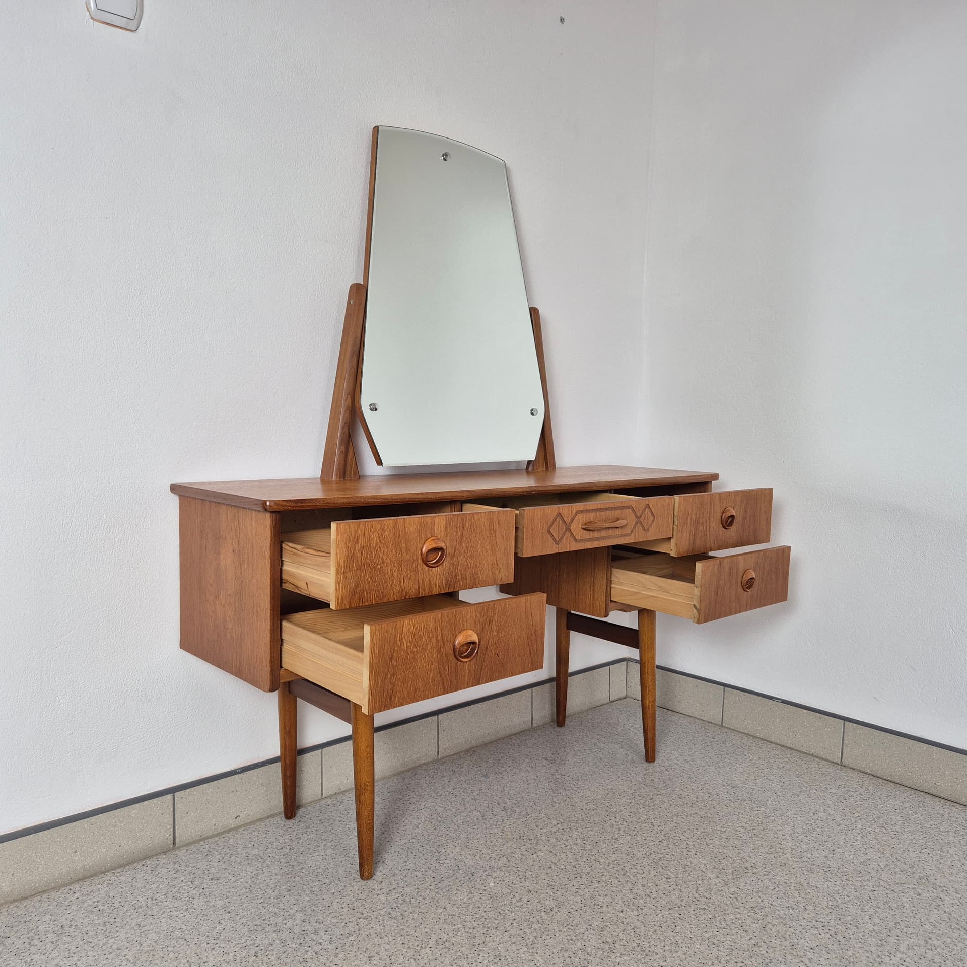 Toaletka, teak brązowy, Norwegia, lata 60. - 241146