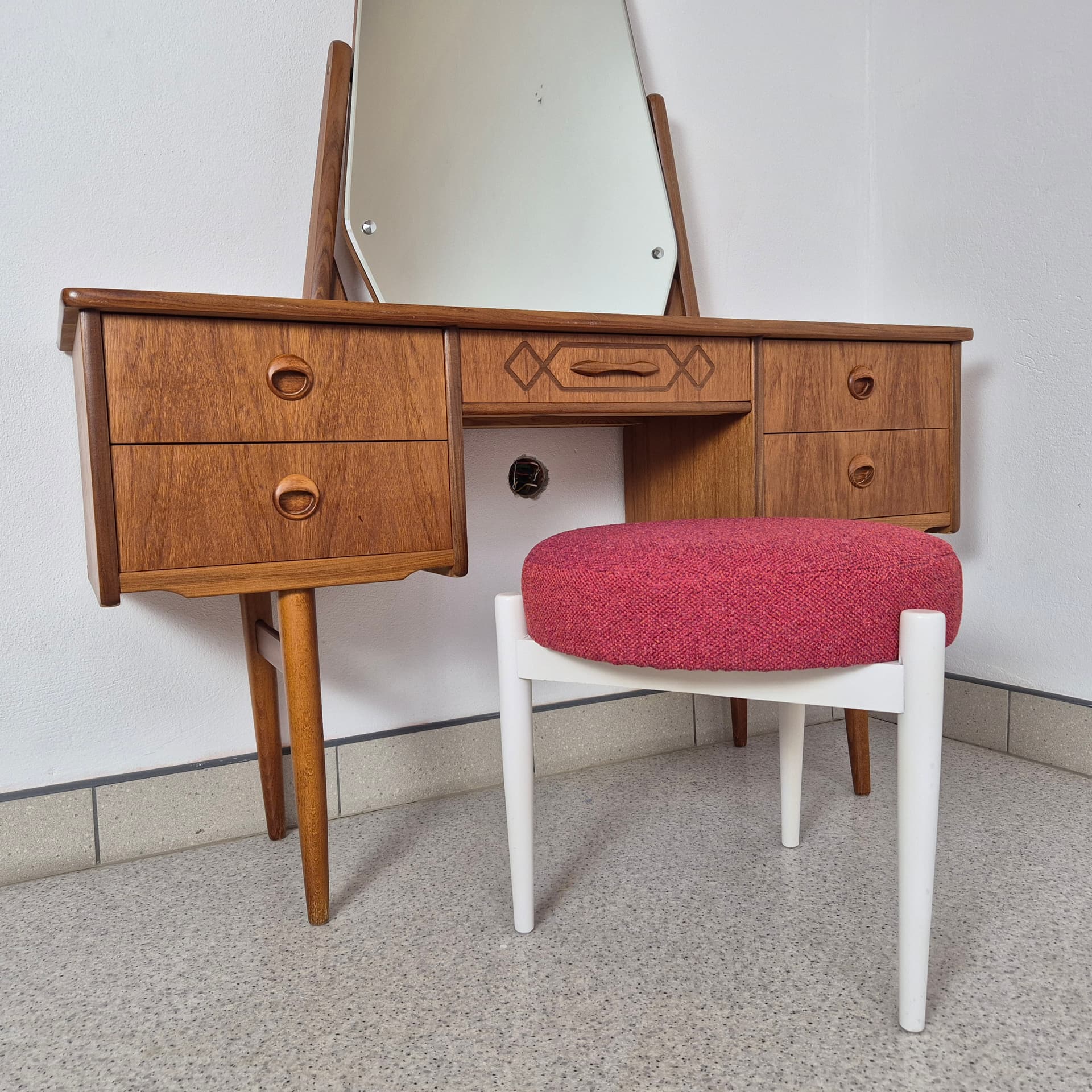 Taboret, czerwony, proj. H. Frandsen, Spøttrup, Dania, lata 60. - 241217