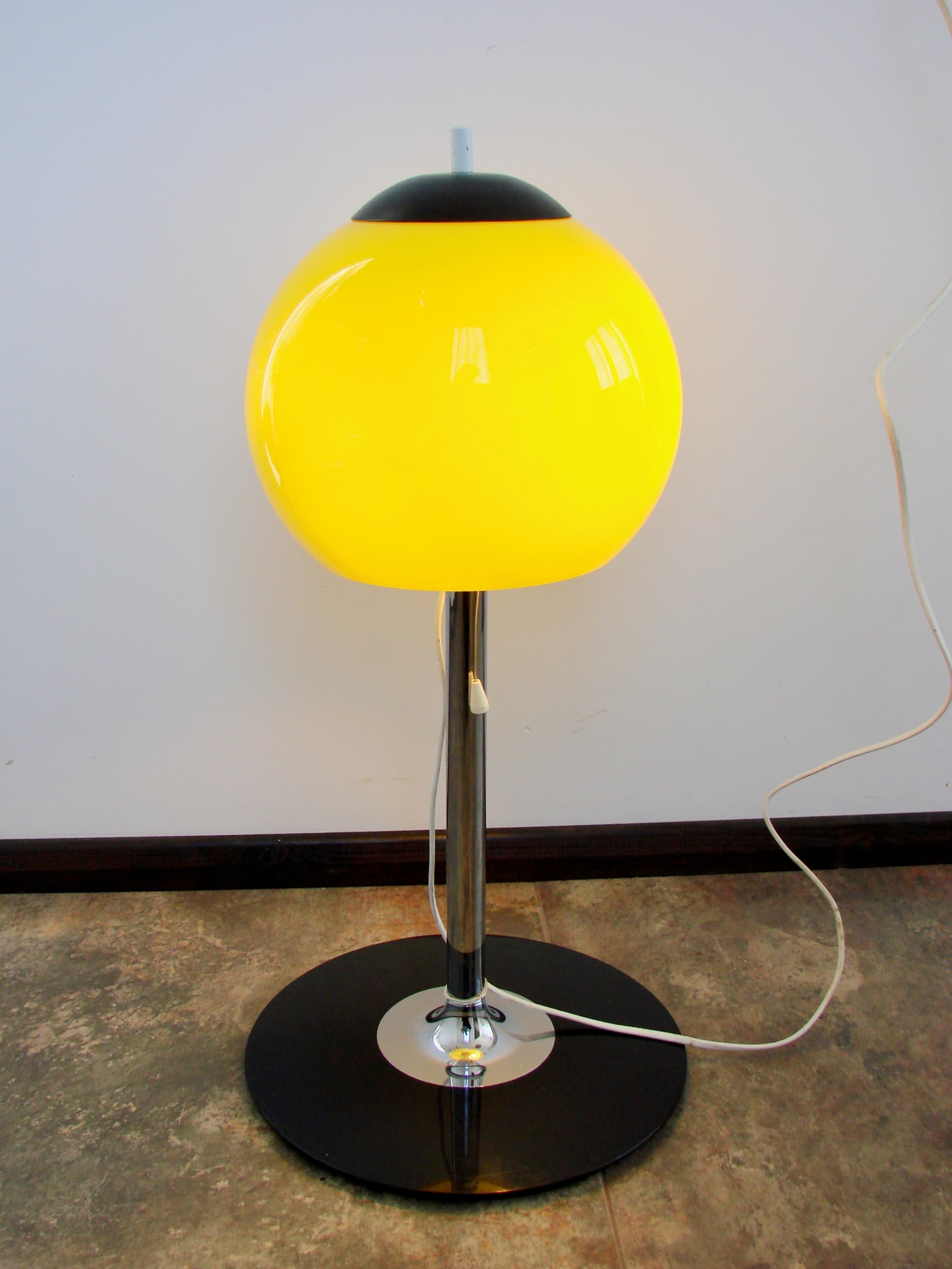 Lampa stołowa Space Age, szkło żółty, metal chrom, tworzywo czarny, lata 70. - 242569