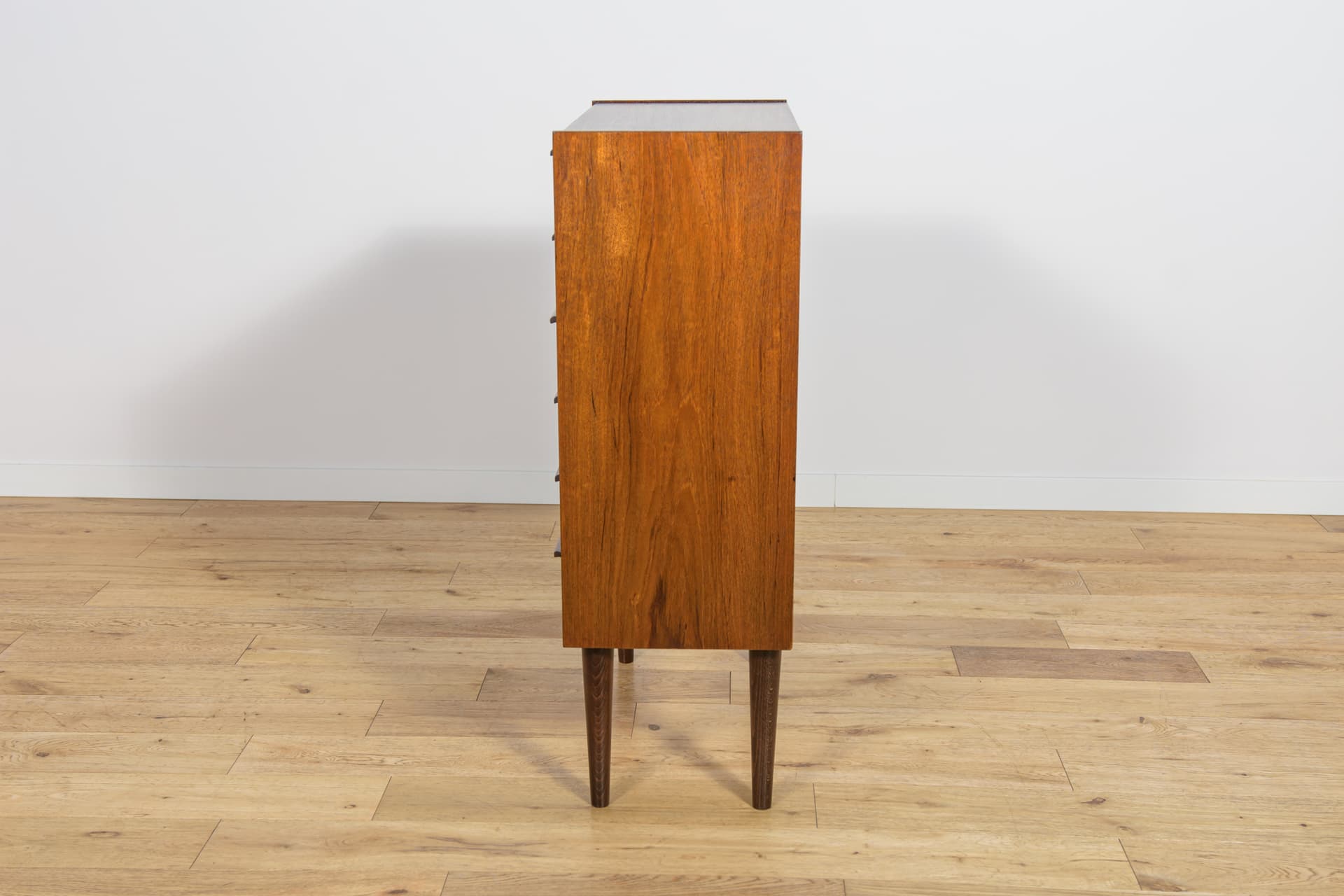 Chest of drawers, brown teak, United Kingdom, 1960s. - 243311