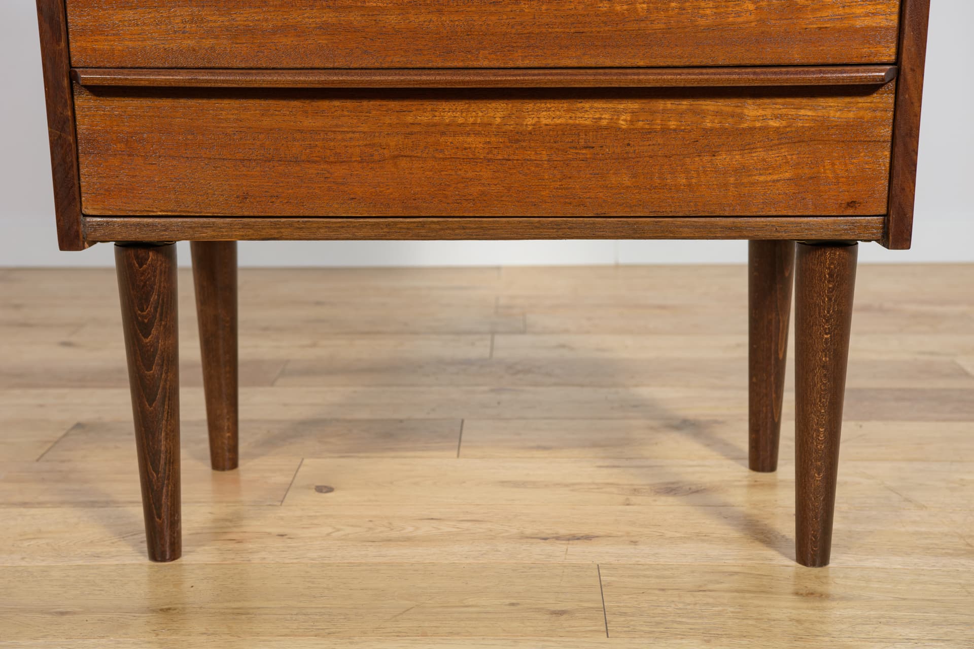 Chest of drawers, brown teak, United Kingdom, 1960s. - 243319