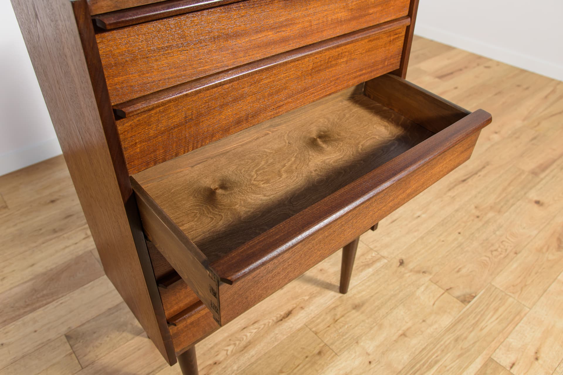 Chest of drawers, brown teak, United Kingdom, 1960s. - 243315