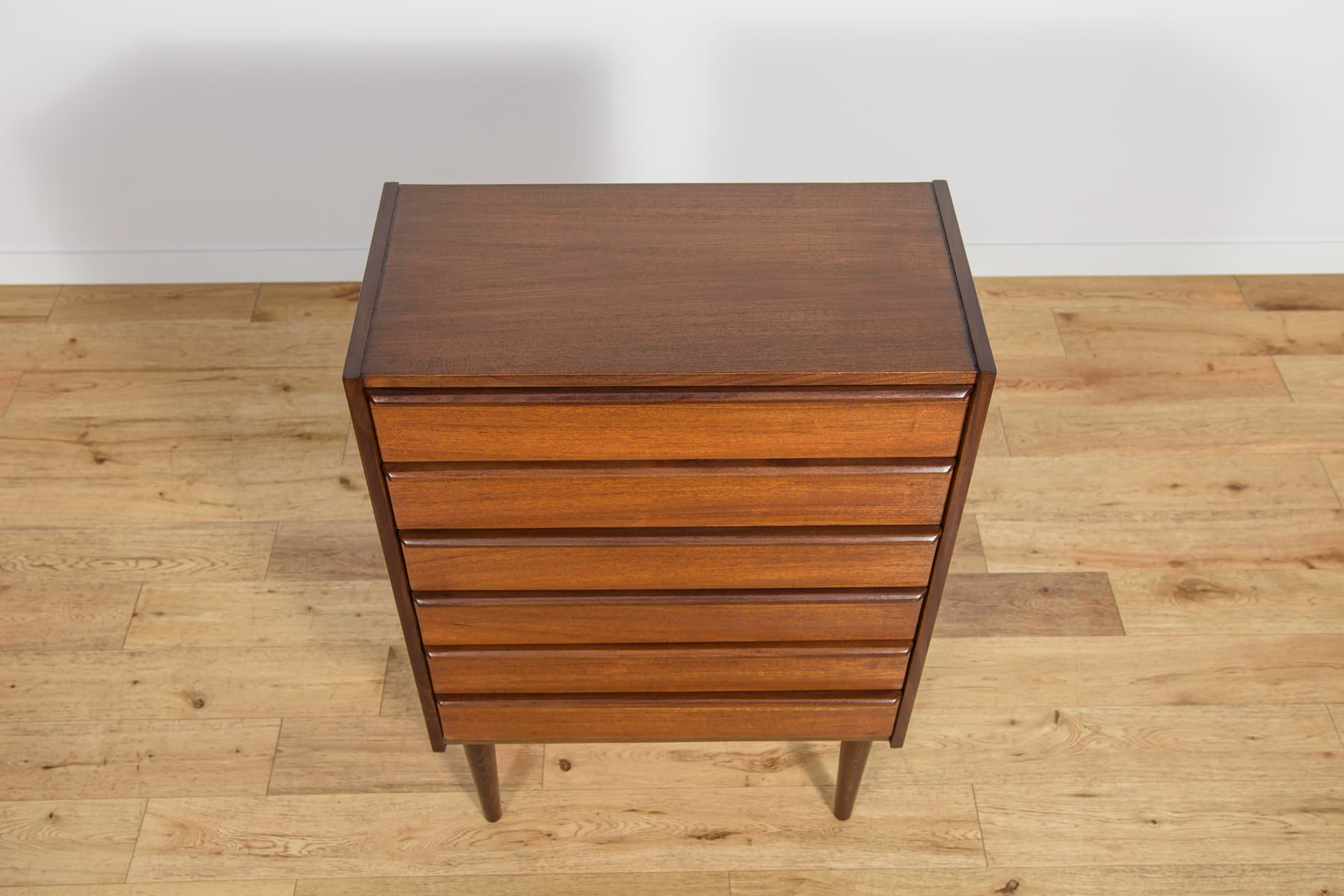 Chest of drawers, brown teak, United Kingdom, 1960s. - 243310