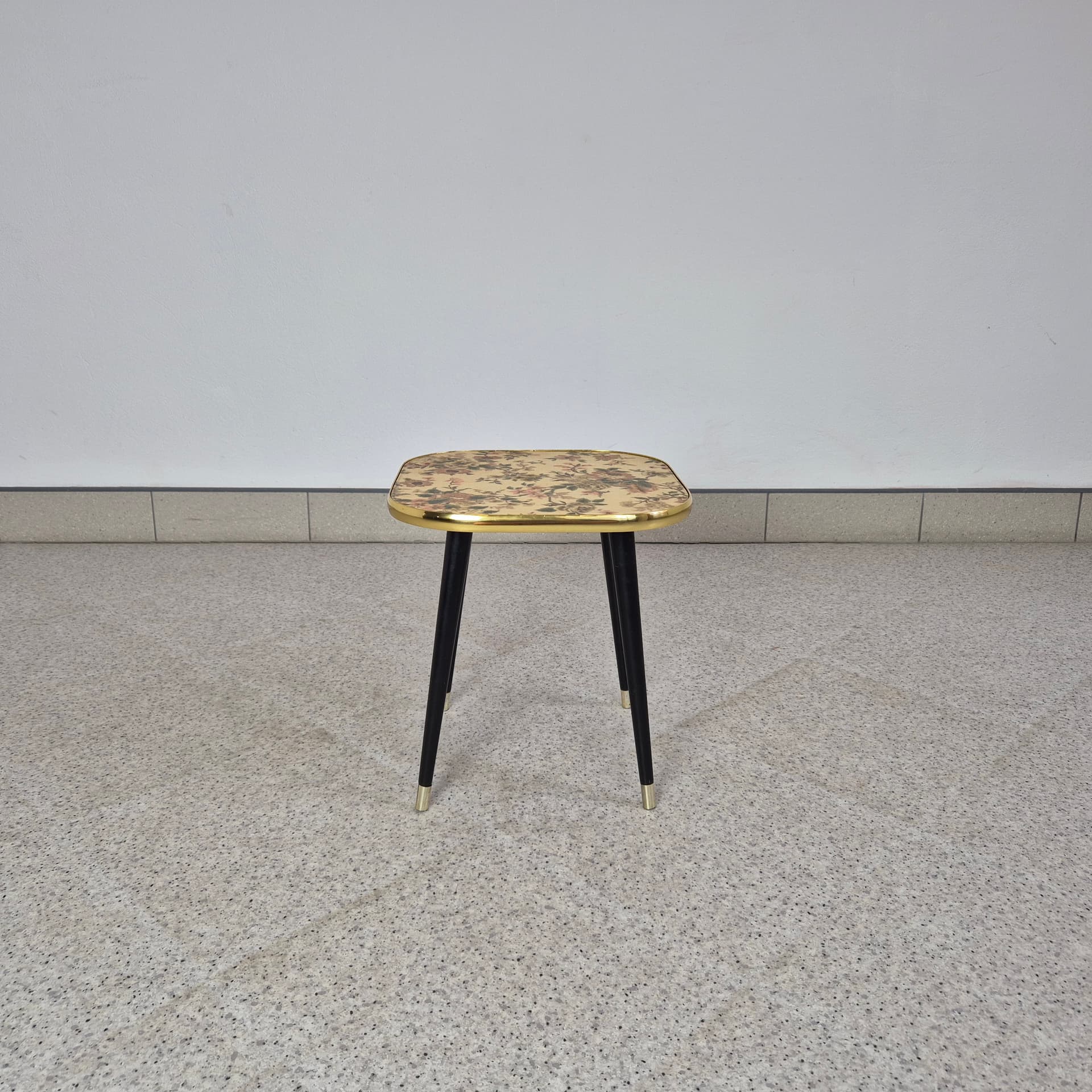 Plant Stand Floral, beige-pink wood, gold metal, by C. Glos Arnold, United Kingdom, 1960s. - 243342