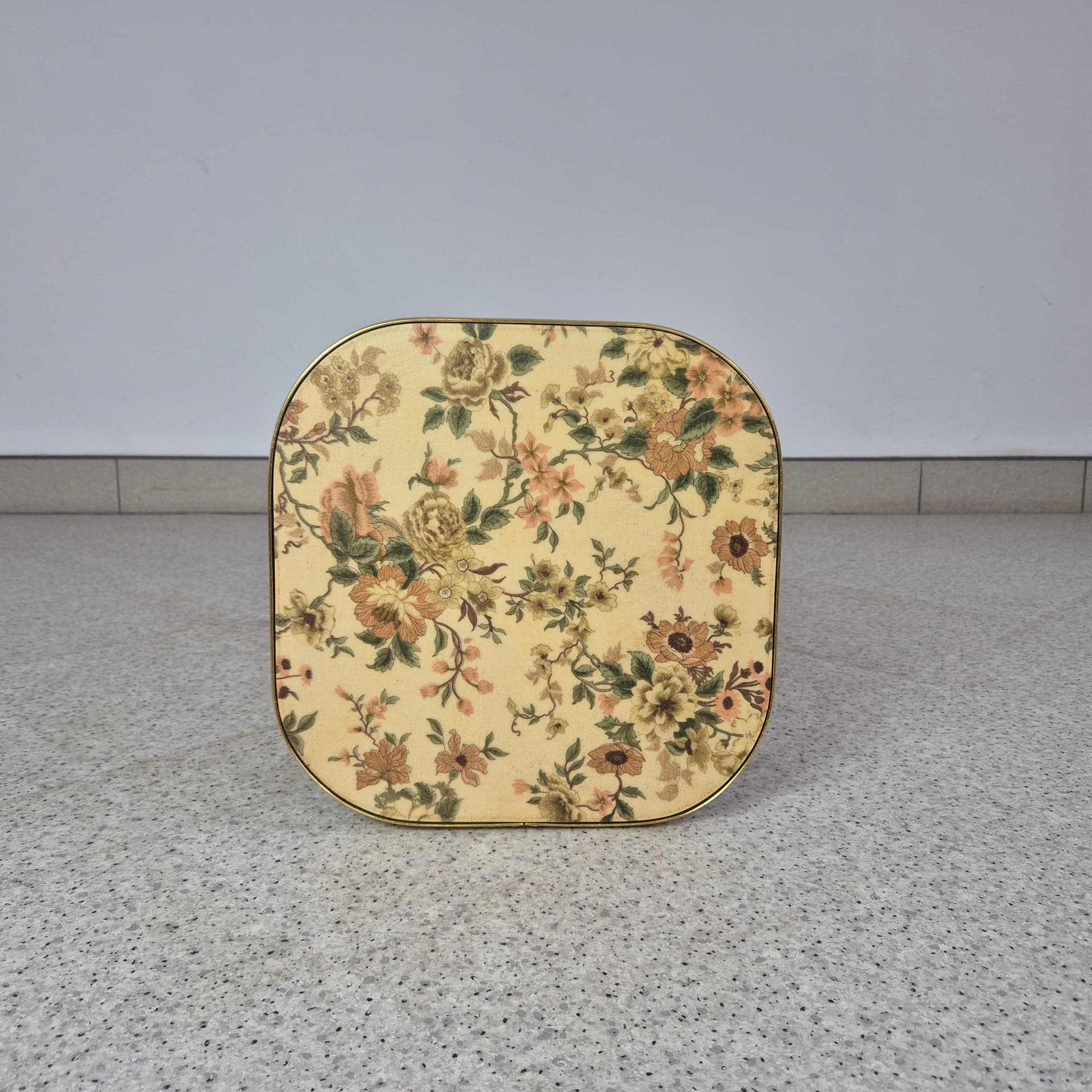 Plant Stand Floral, beige-pink wood, gold metal, by C. Glos Arnold, United Kingdom, 1960s. - 243346