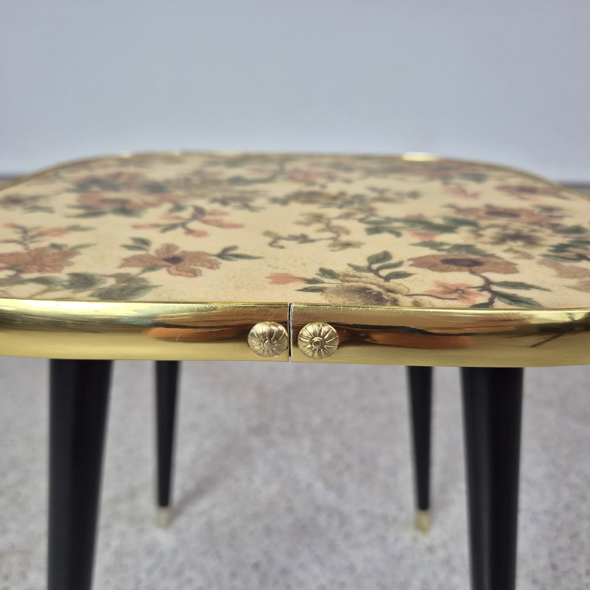 Plant Stand Floral, beige-pink wood, gold metal, by C. Glos Arnold, United Kingdom, 1960s. - 243343