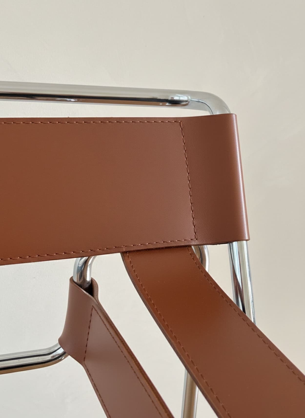 Fotel z giętej stali wg proj. Wassily, M. Breuer, brązowy, skóra naturalna - 249854