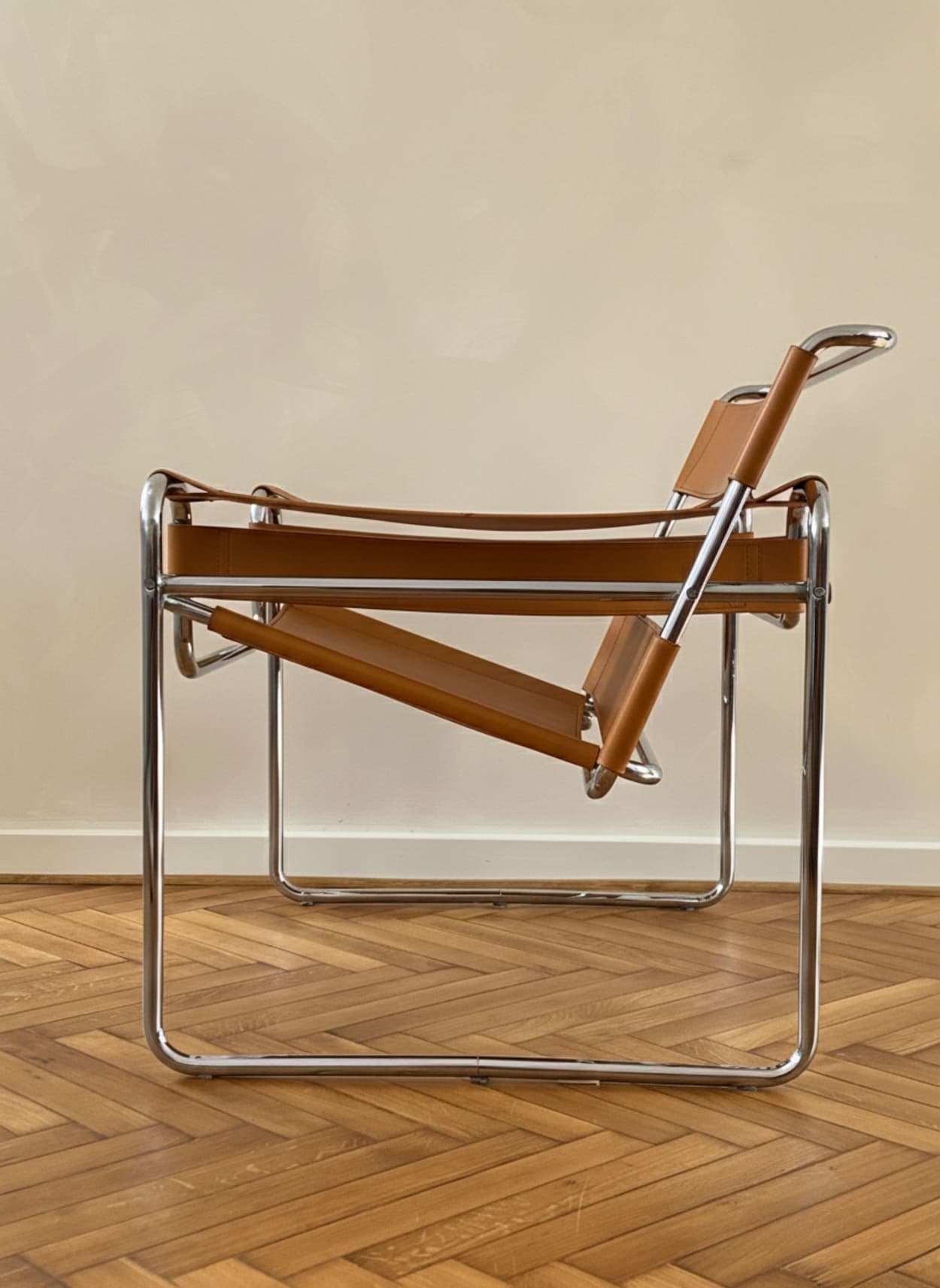 Fotel z giętej stali wg proj. Wassily, M. Breuer, brązowy, skóra naturalna - 249853