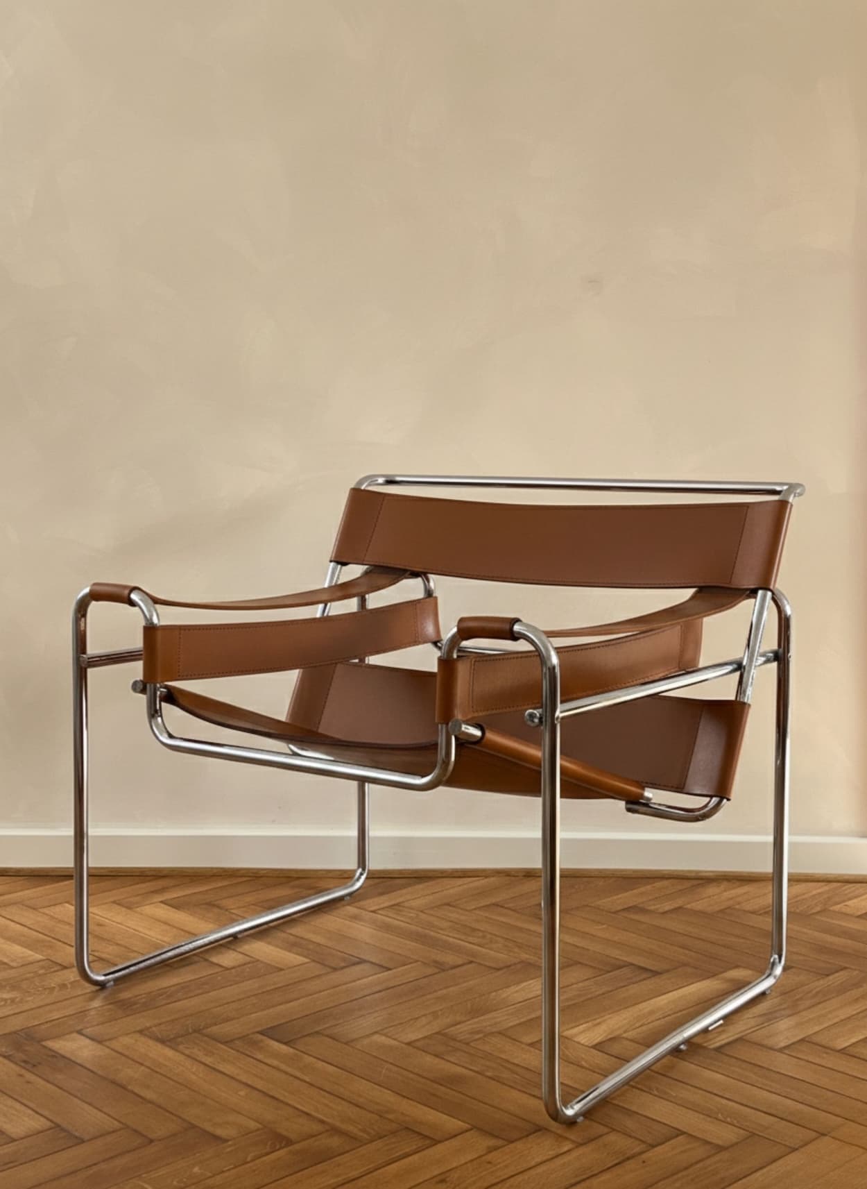 Fotel z giętej stali wg proj. Wassily, M. Breuer, brązowy, skóra naturalna - 249851