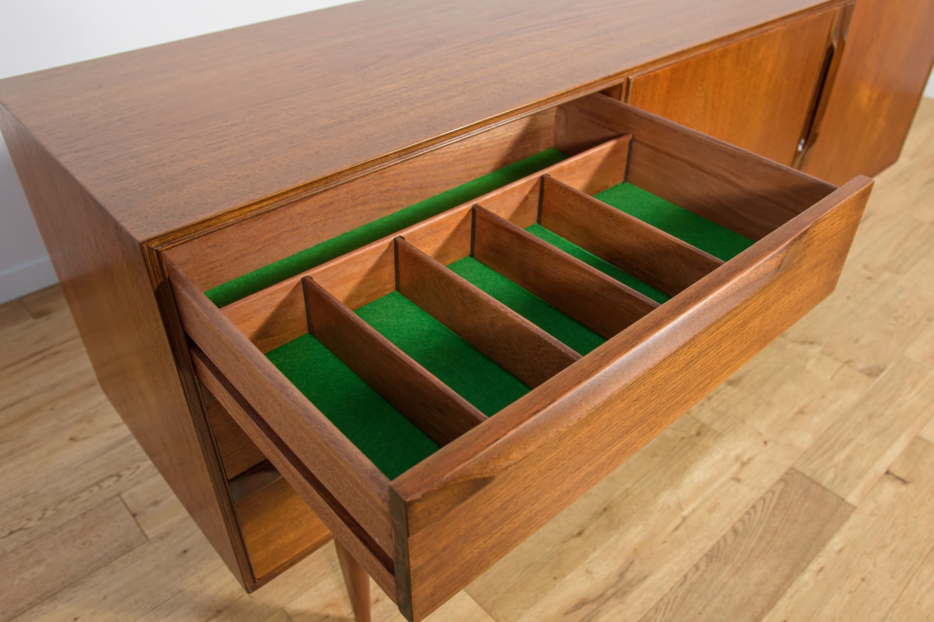 Komoda, teak brązowy, McIntosh, Wielka Brytania, lata 60. - 243572