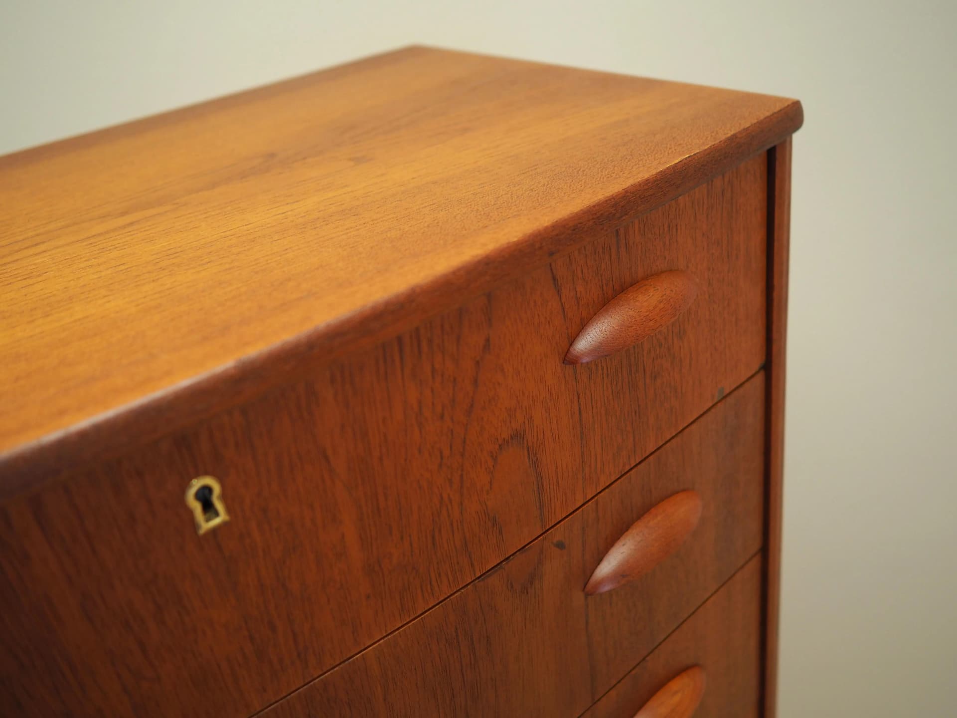 Komoda, mid-century modern, teak pomarańczowy, drewno czarne, Dania, lata 70. - 18127