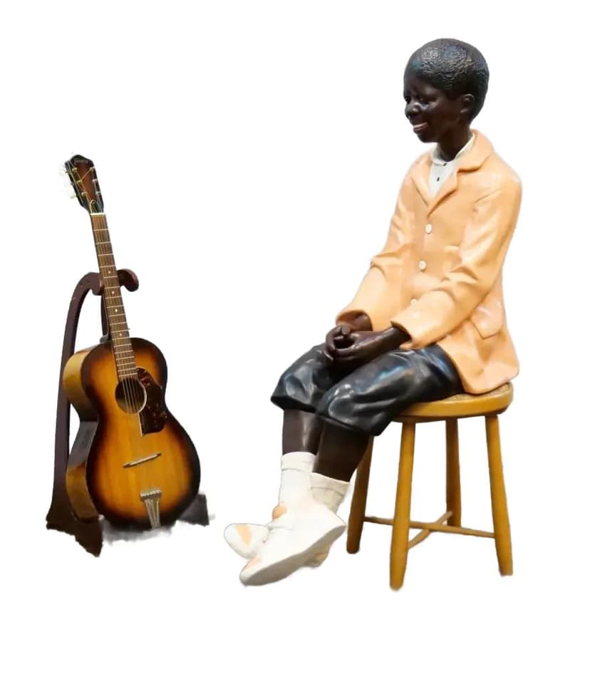 Figura chłopca naturalnych rozmiarów, polichromia czarna pomarańczowa, Apparence Paris, Francja, lata 80.