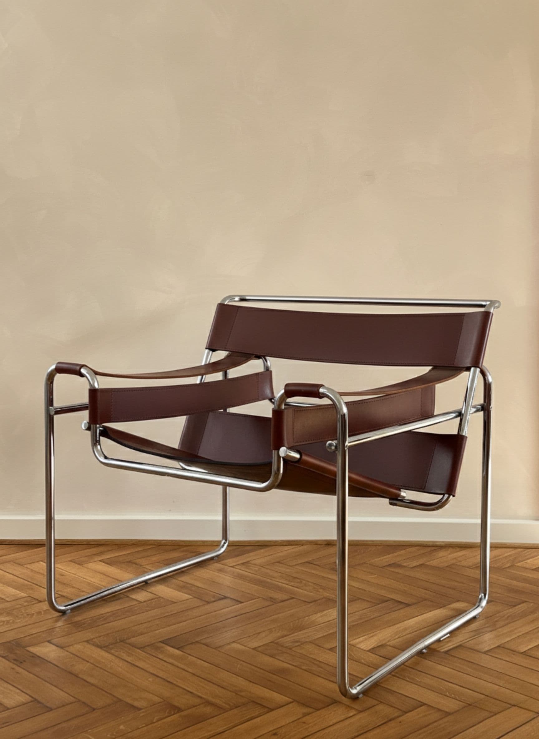 Fotel z giętej stali wg proj. Wassily, M. Breuer, bordo, skóra naturalna - 250286