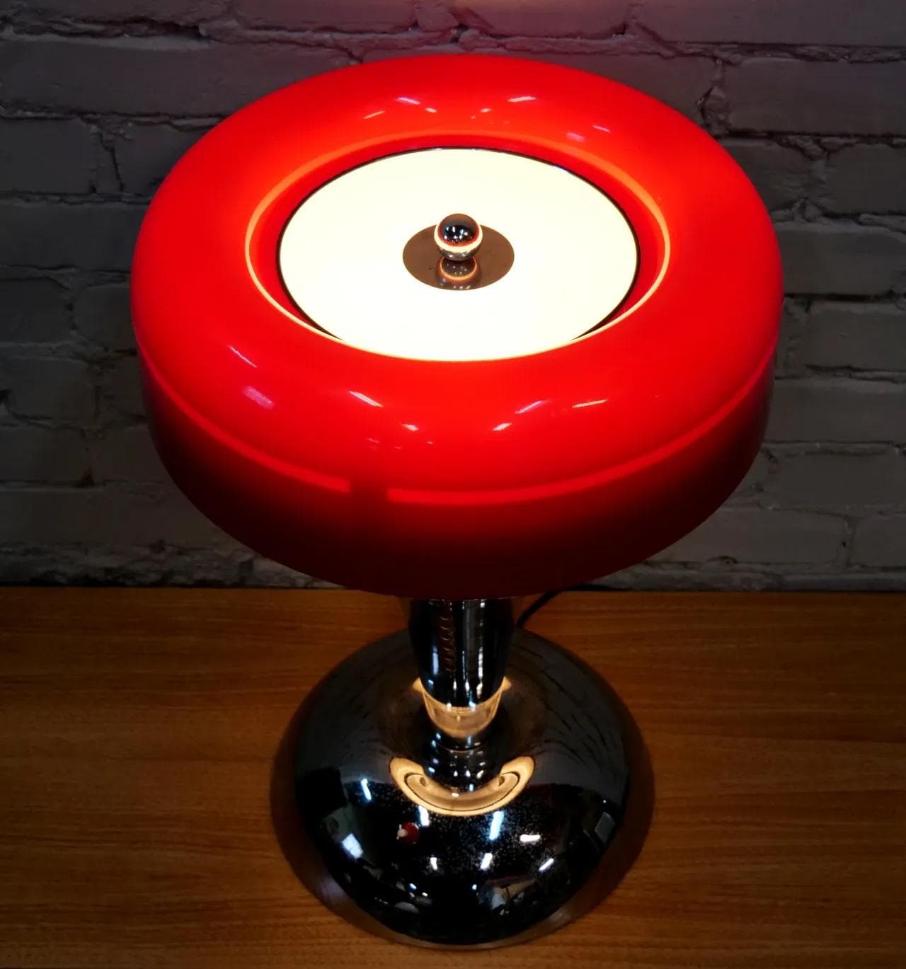 Lampa stołowa Space Era, akryl czerwony, stal chromowana, Węgry, lata 60. - 18522