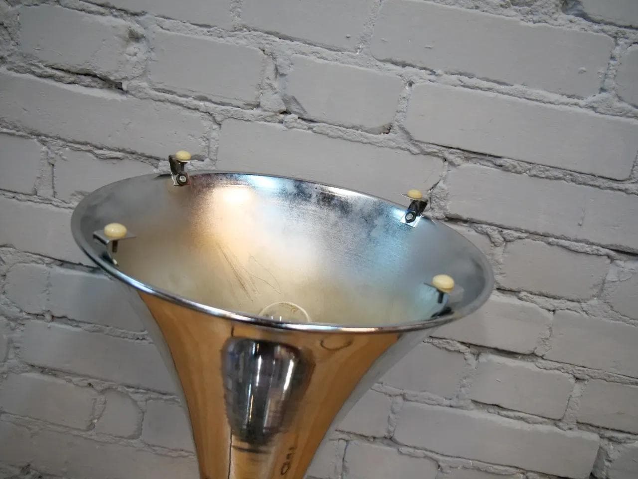 Lampa stołowa Space Era, akryl czerwony, stal chromowana, Węgry, lata 60. - 18521