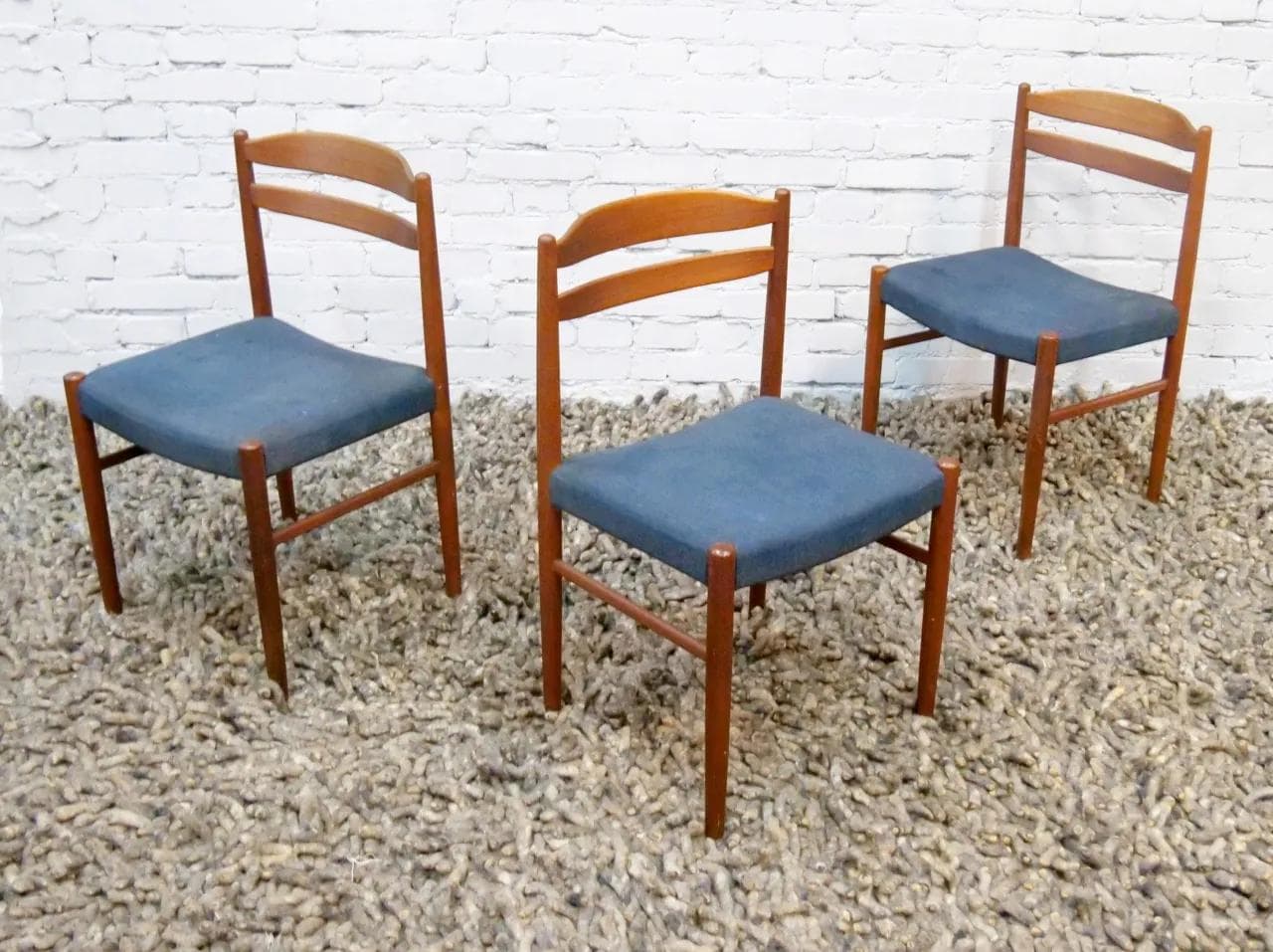 Komplet trzech krzeseł, teak brązowy, proj. C. Ekström, A. Johansson & S. Hyssna, Szwecja, lata 70. - 18492