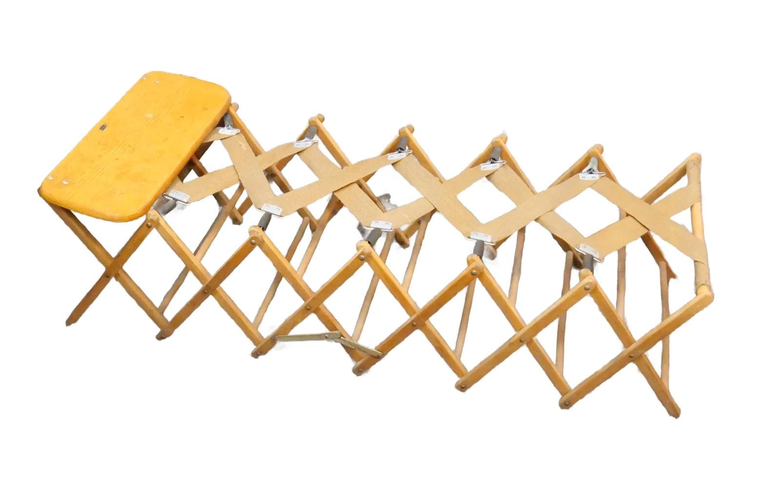 Camp bed Scisor, light brown wood, Germany, 1950s.