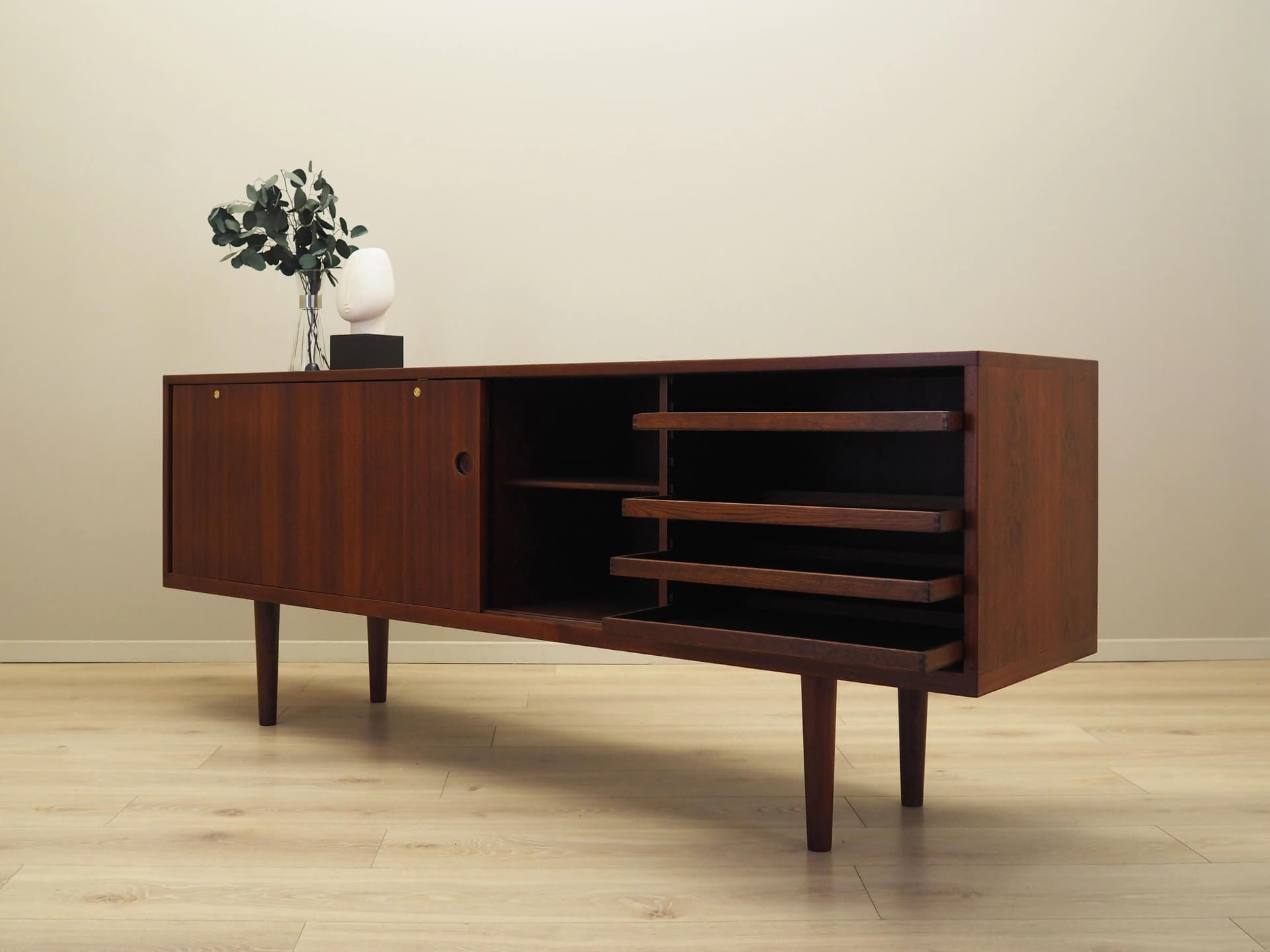 Sideboard RY 26, teak brązowy ciemny, proj. H. J. Wegner, Ry Møbler, Dania, lata 60. - 18274