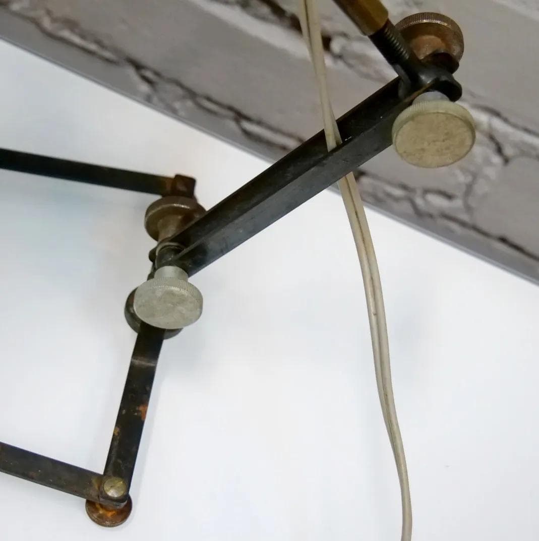 Lampa stołowa industrialna, czarny bakelit, metal, mosiądz, Polska, lata 40. - 18747