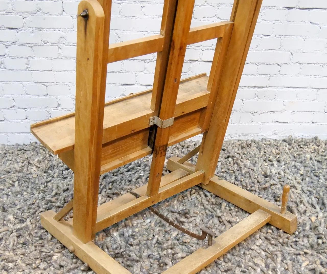 Studio easel, brown wood, France, early 20th c. - 18719